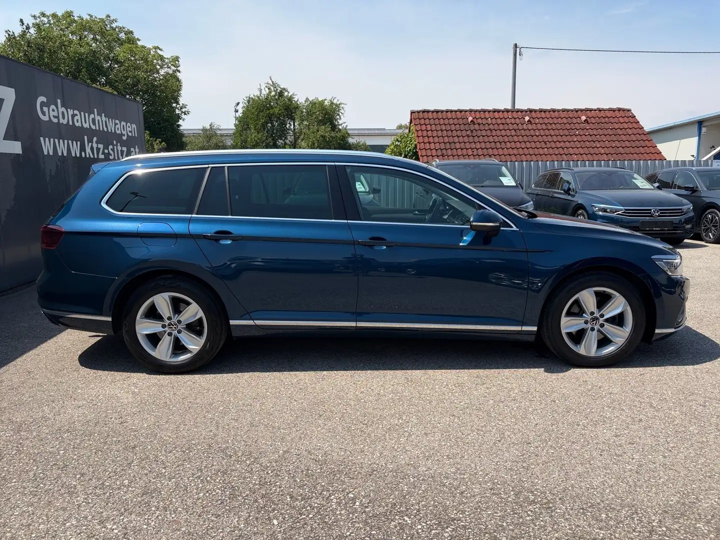 Volkswagen Passat Variant Elegance 2,0 SCR TDI DSG | NP: €59.200 Blau - 2