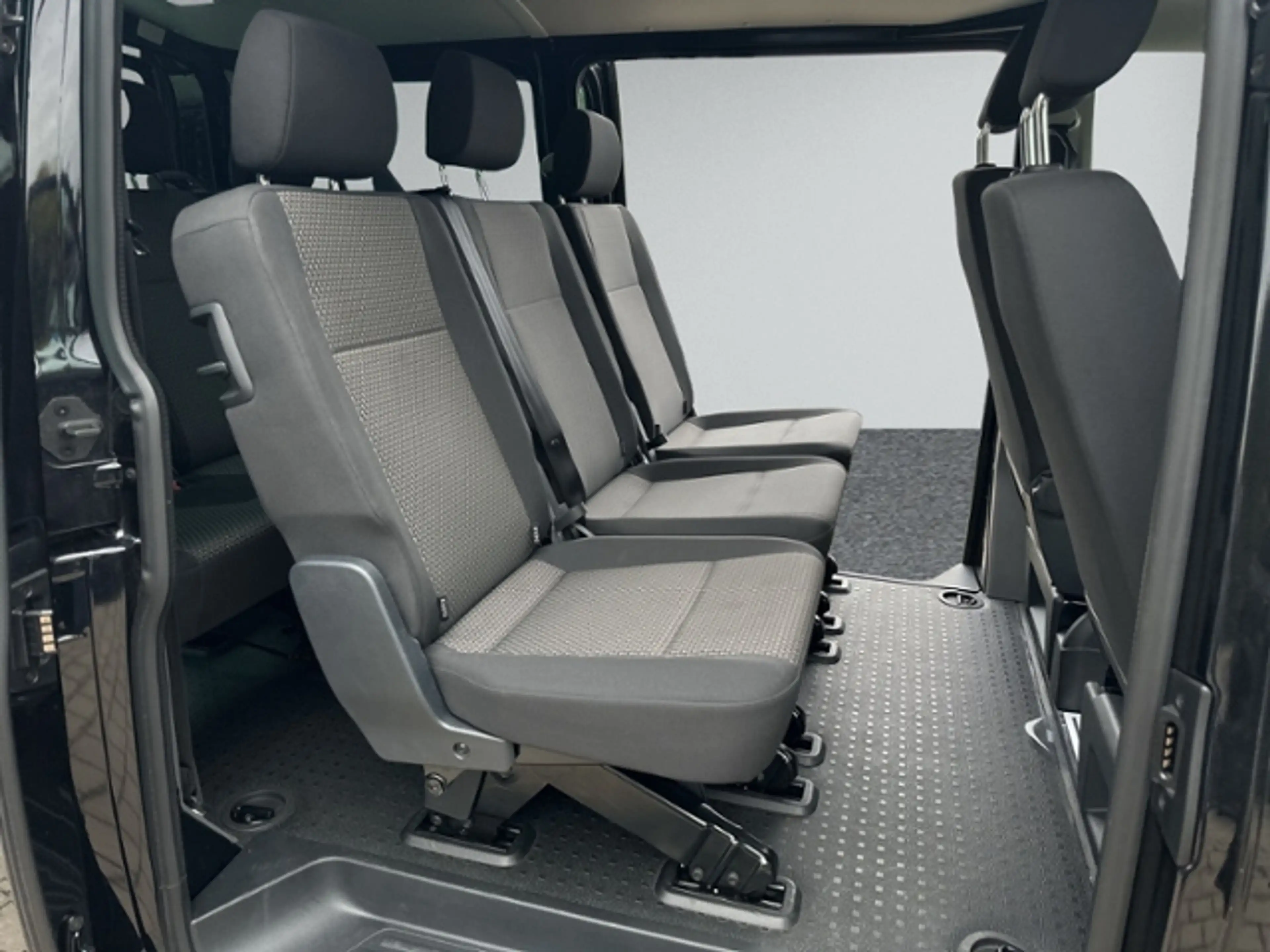 Volkswagen T6.1 Transporter 2.0 TDI DSG 8-SITZE+AHK+NAVI+AC — photo 10