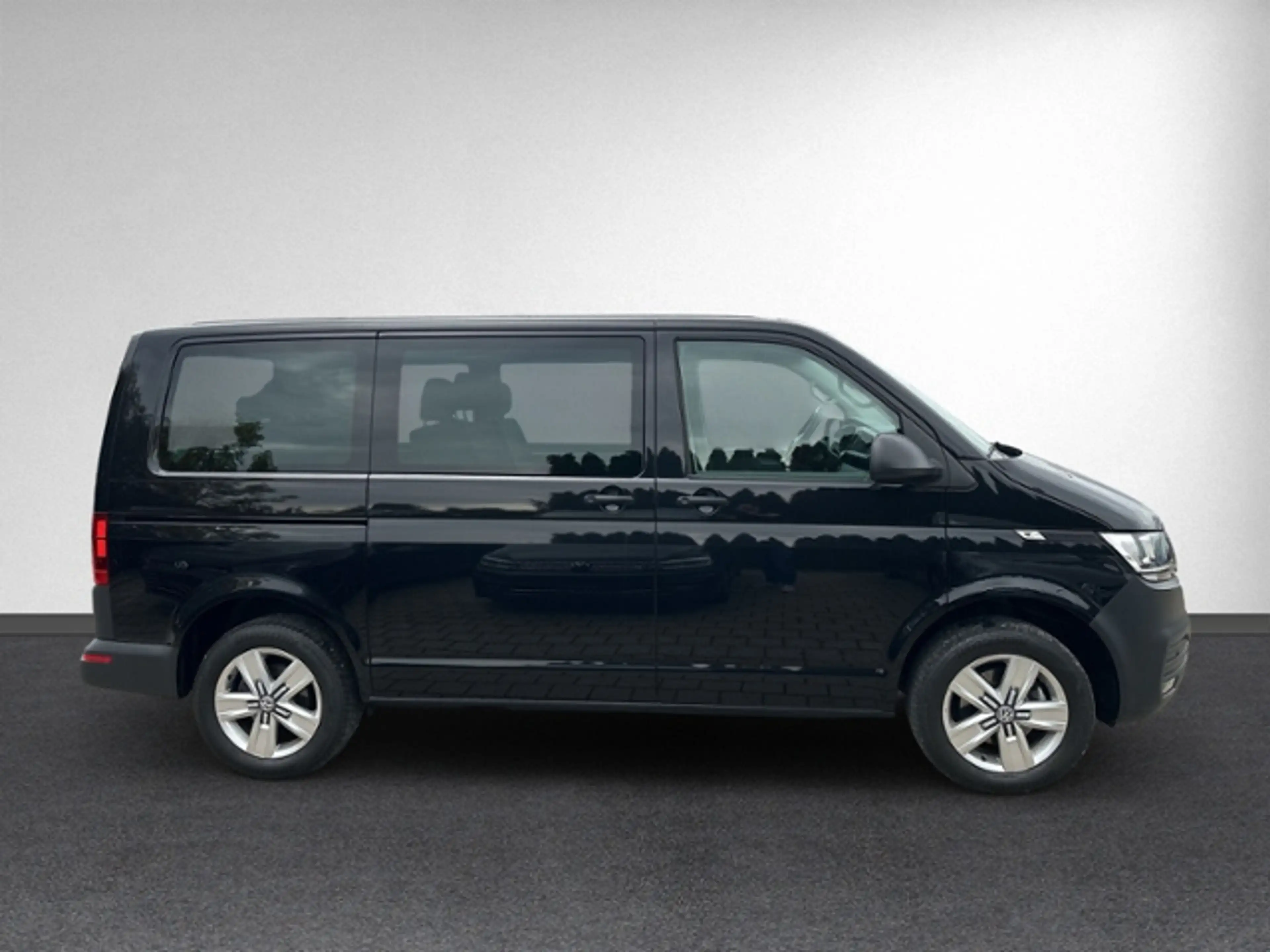 Volkswagen T6.1 Transporter 2.0 TDI DSG 8-SITZE+AHK+NAVI+AC — photo 3