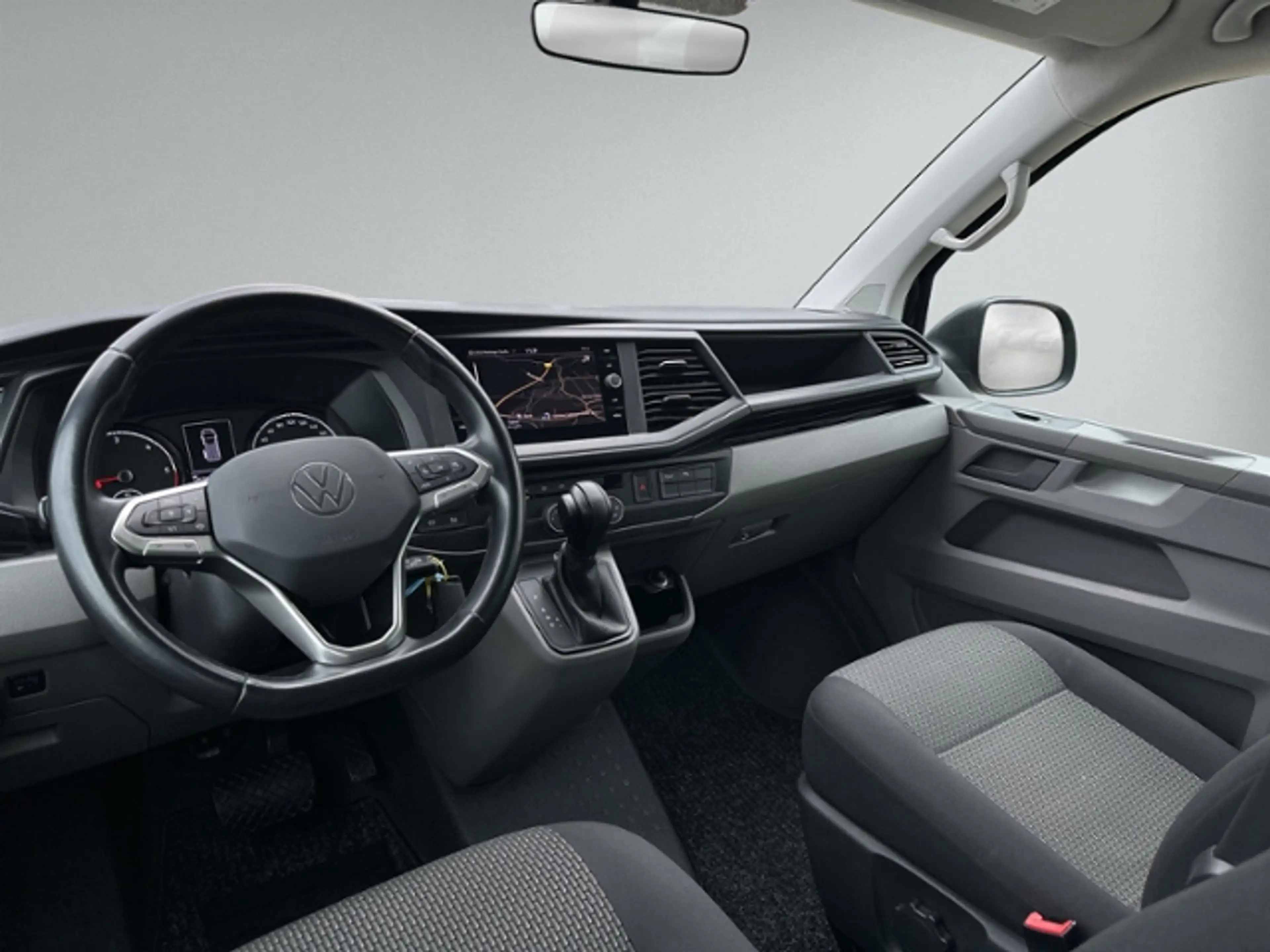 Volkswagen T6.1 Transporter 2.0 TDI DSG 8-SITZE+AHK+NAVI+AC — photo 9
