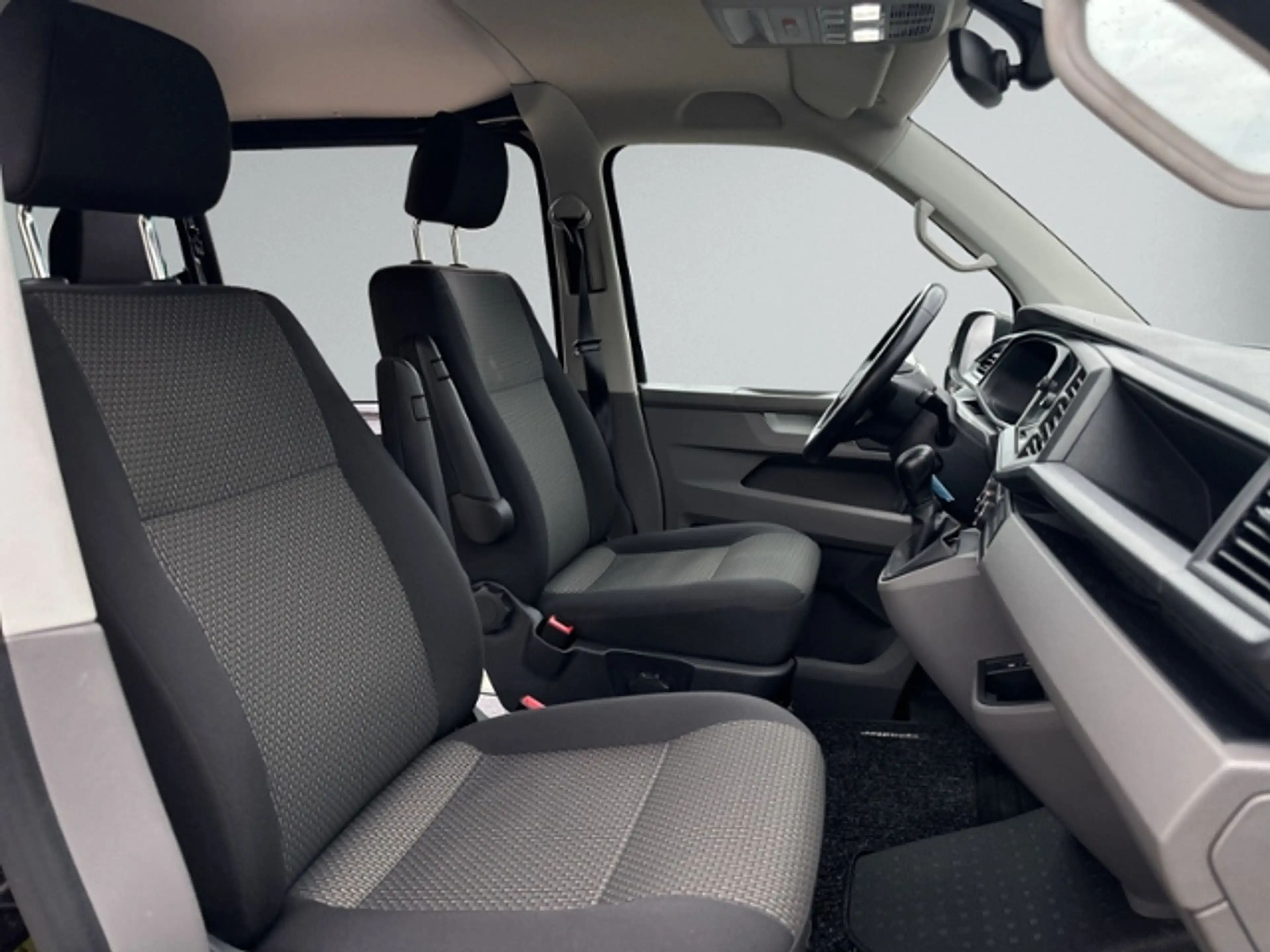 Volkswagen T6.1 Transporter 2.0 TDI DSG 8-SITZE+AHK+NAVI+AC — photo 11