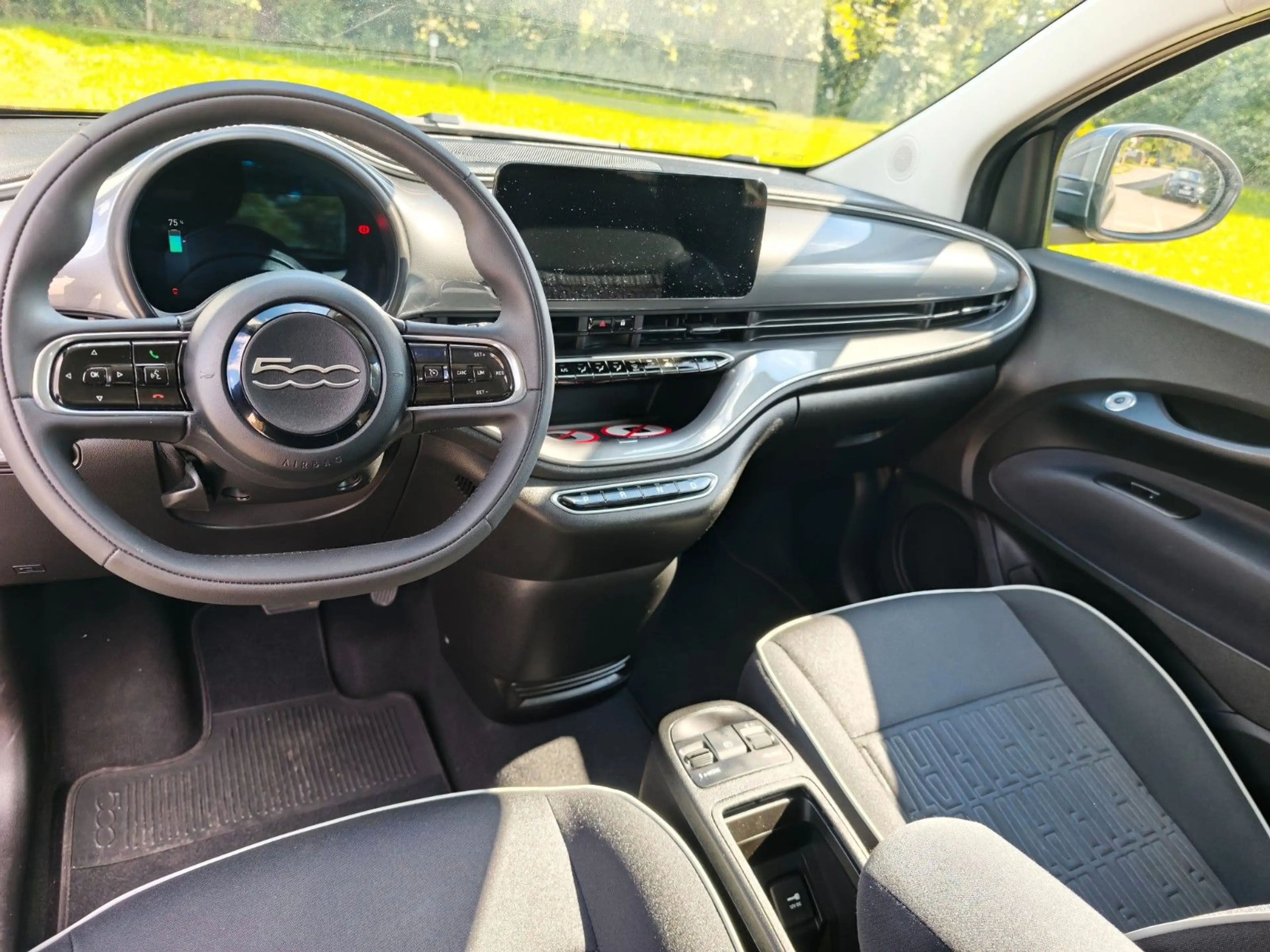 Fiat 500e 42 Comfort Style SHZ PDC RFK Lane — photo 14