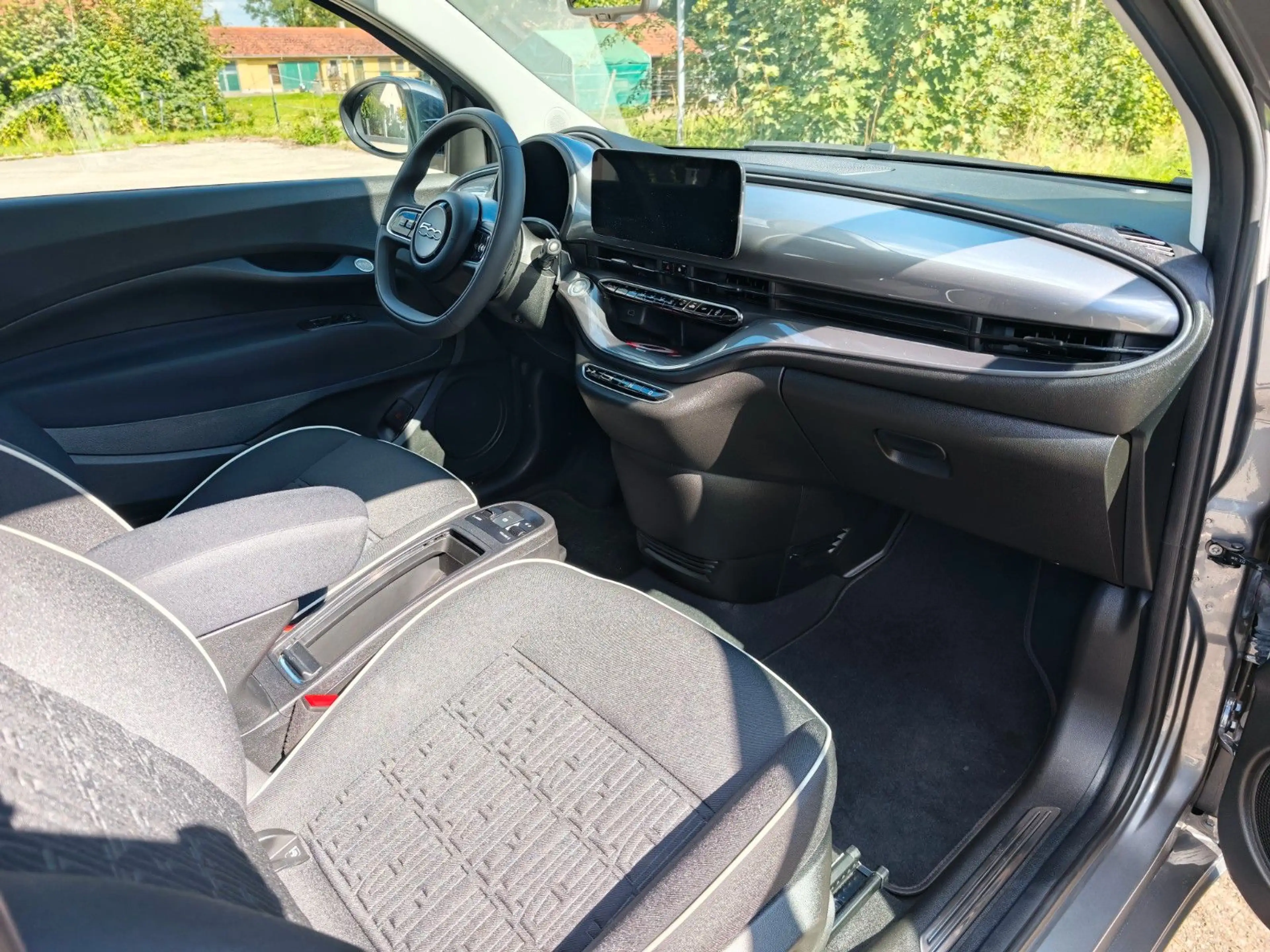 Fiat 500e 42 Comfort Style SHZ PDC RFK Lane — photo 13