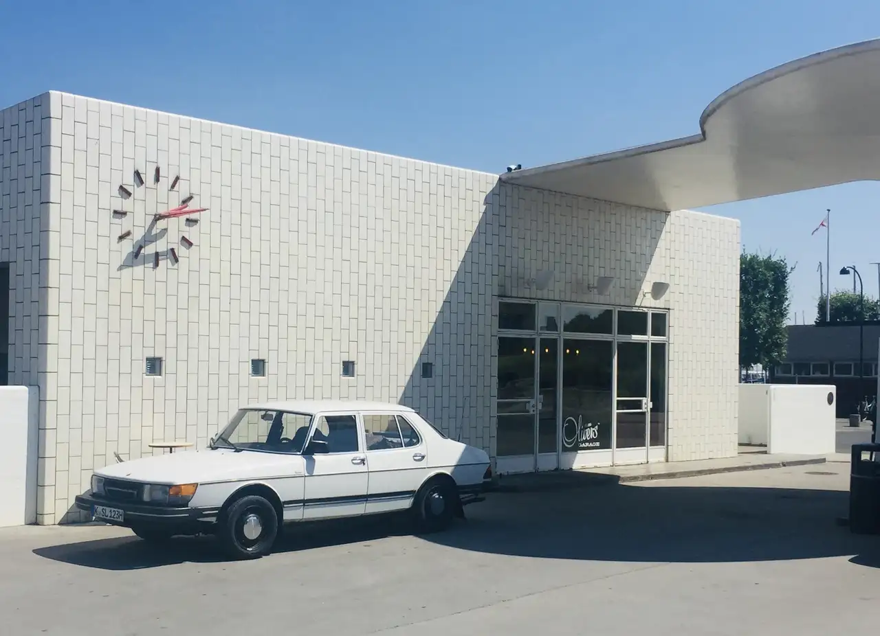 Saab 900
