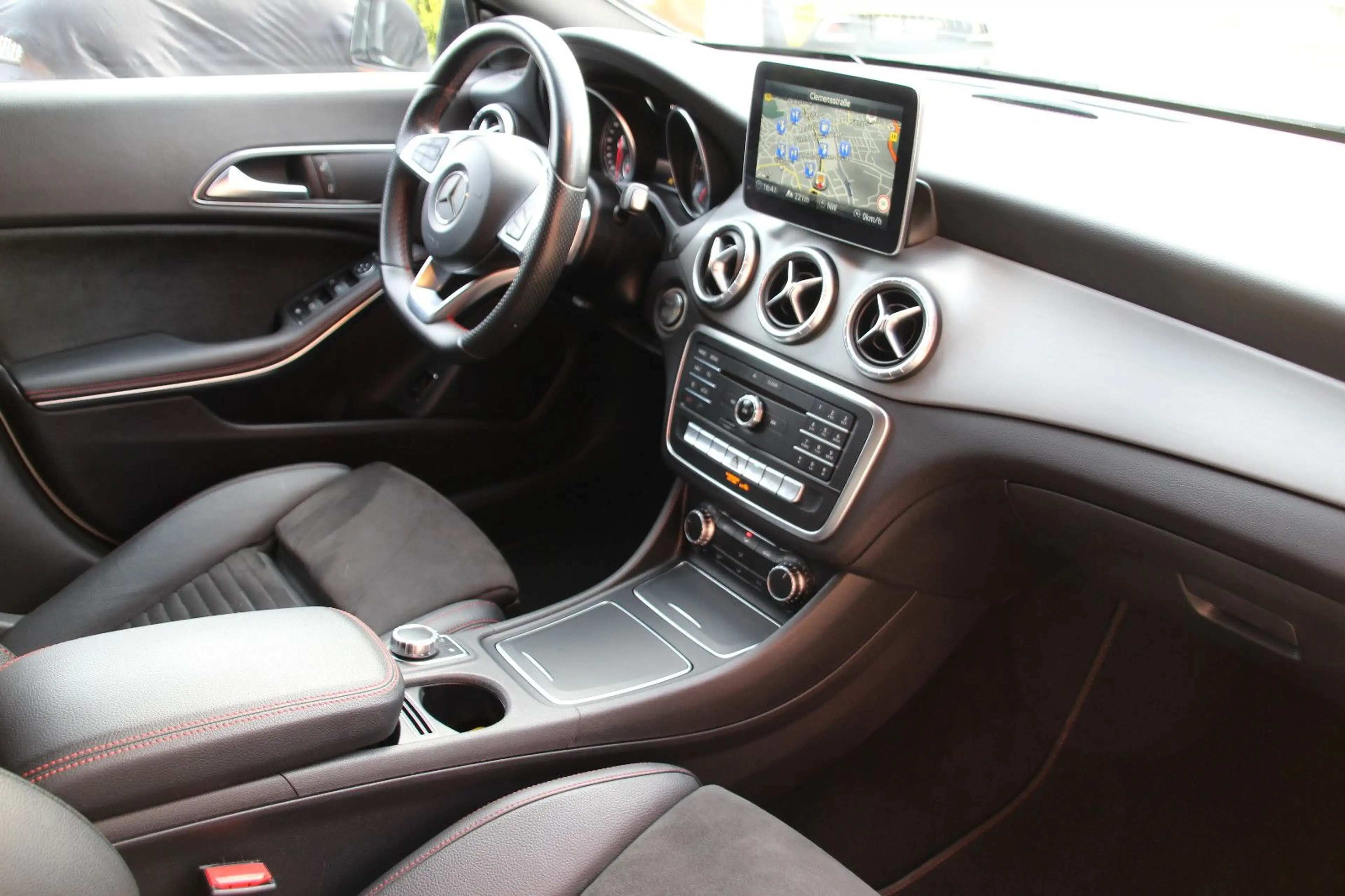 Mercedes-Benz CLA 220 Shooting Brake AMG-Line 4Matic — photo 11