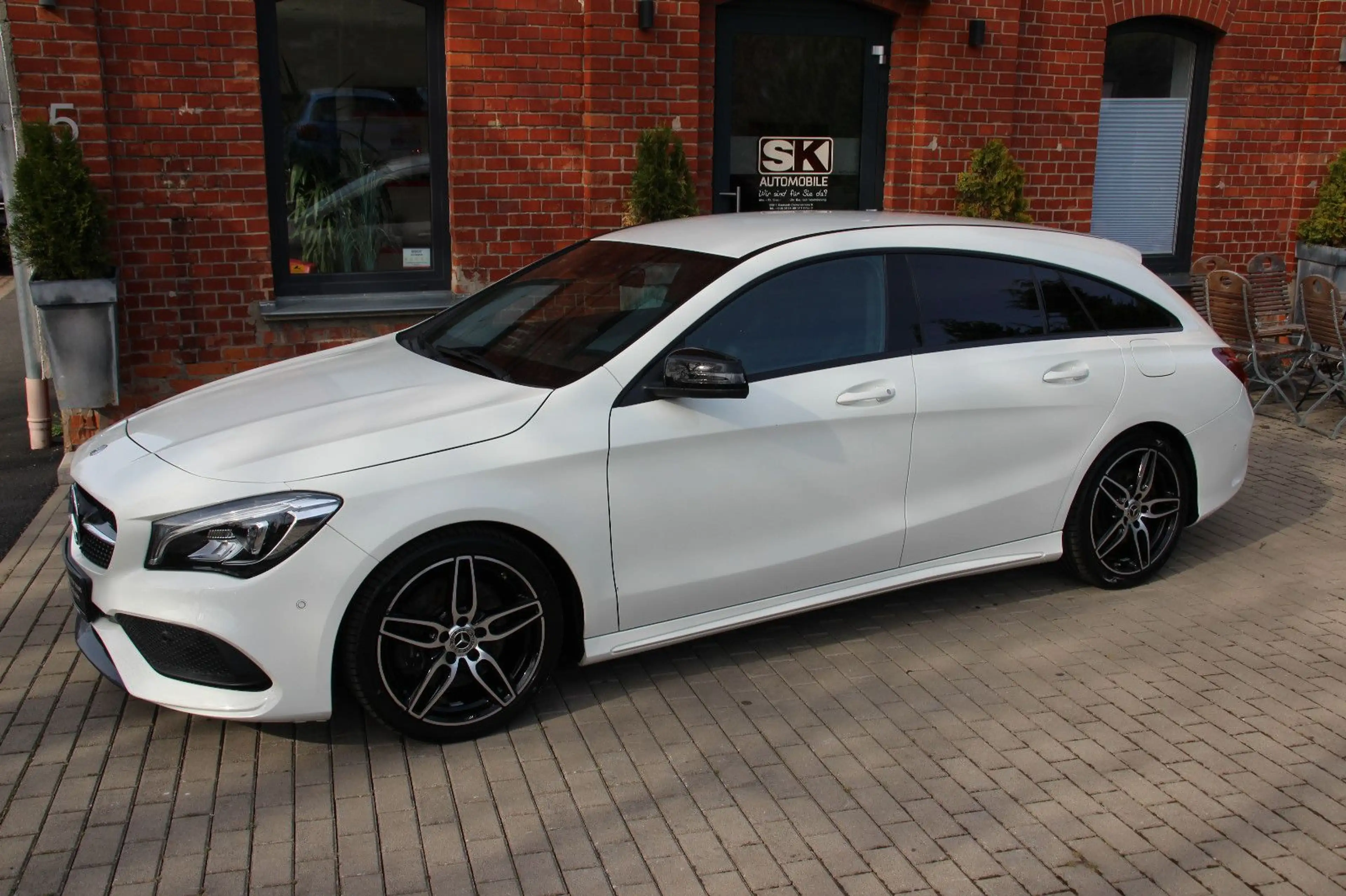 Mercedes-Benz CLA 220 Shooting Brake AMG-Line 4Matic — photo 2