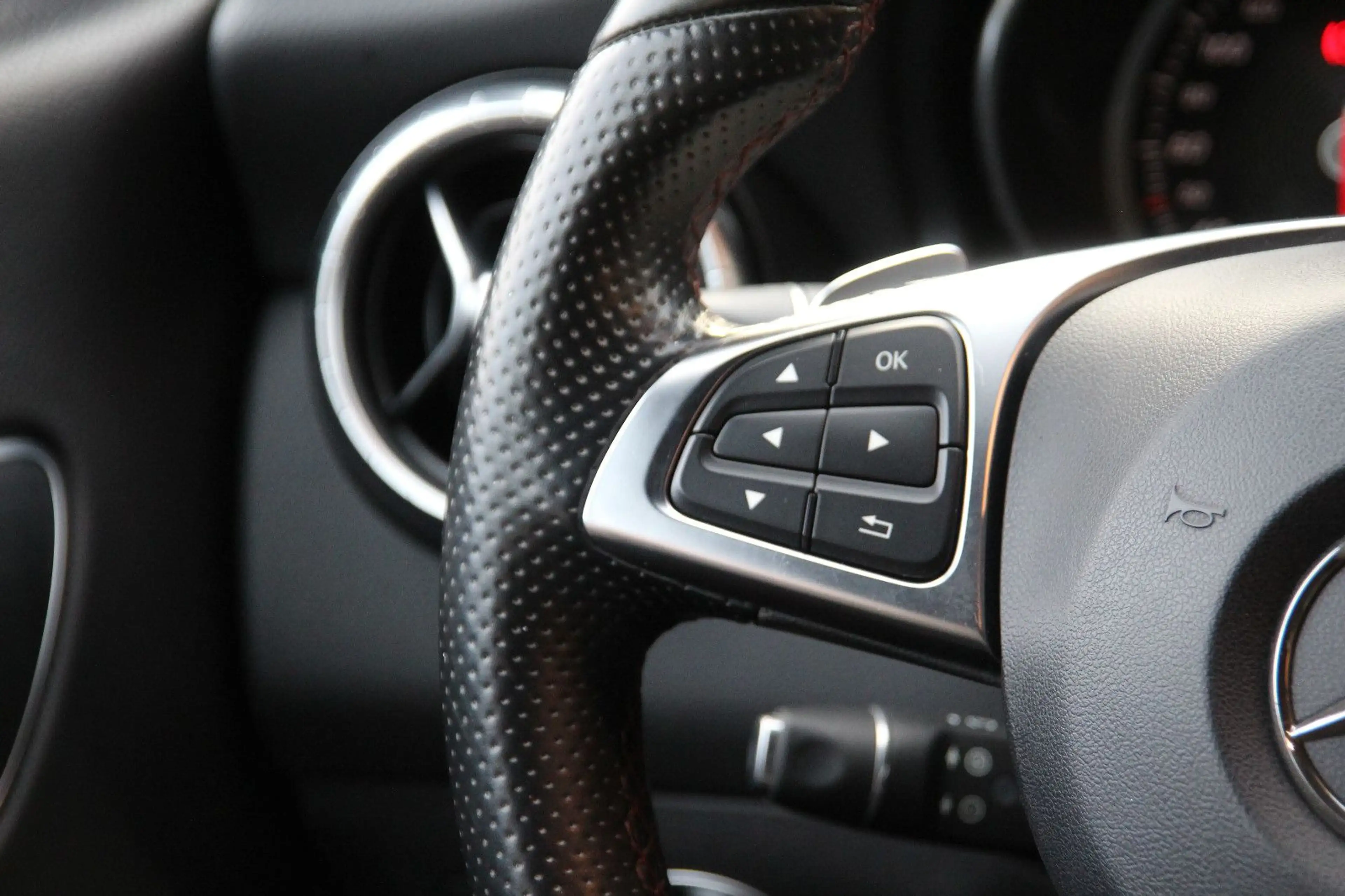 Mercedes-Benz CLA 220 Shooting Brake AMG-Line 4Matic — photo 14