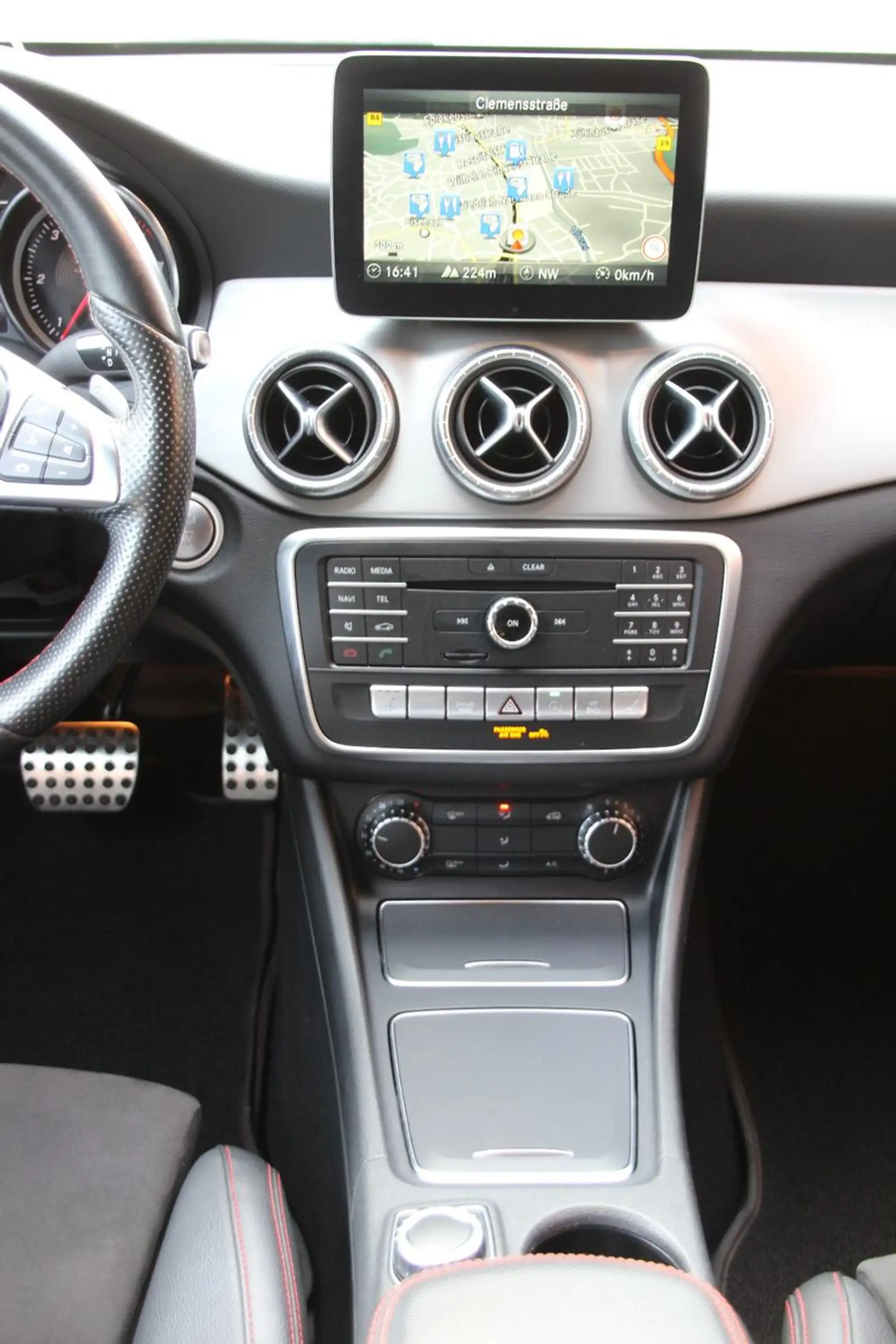 Mercedes-Benz CLA 220 Shooting Brake AMG-Line 4Matic — photo 13