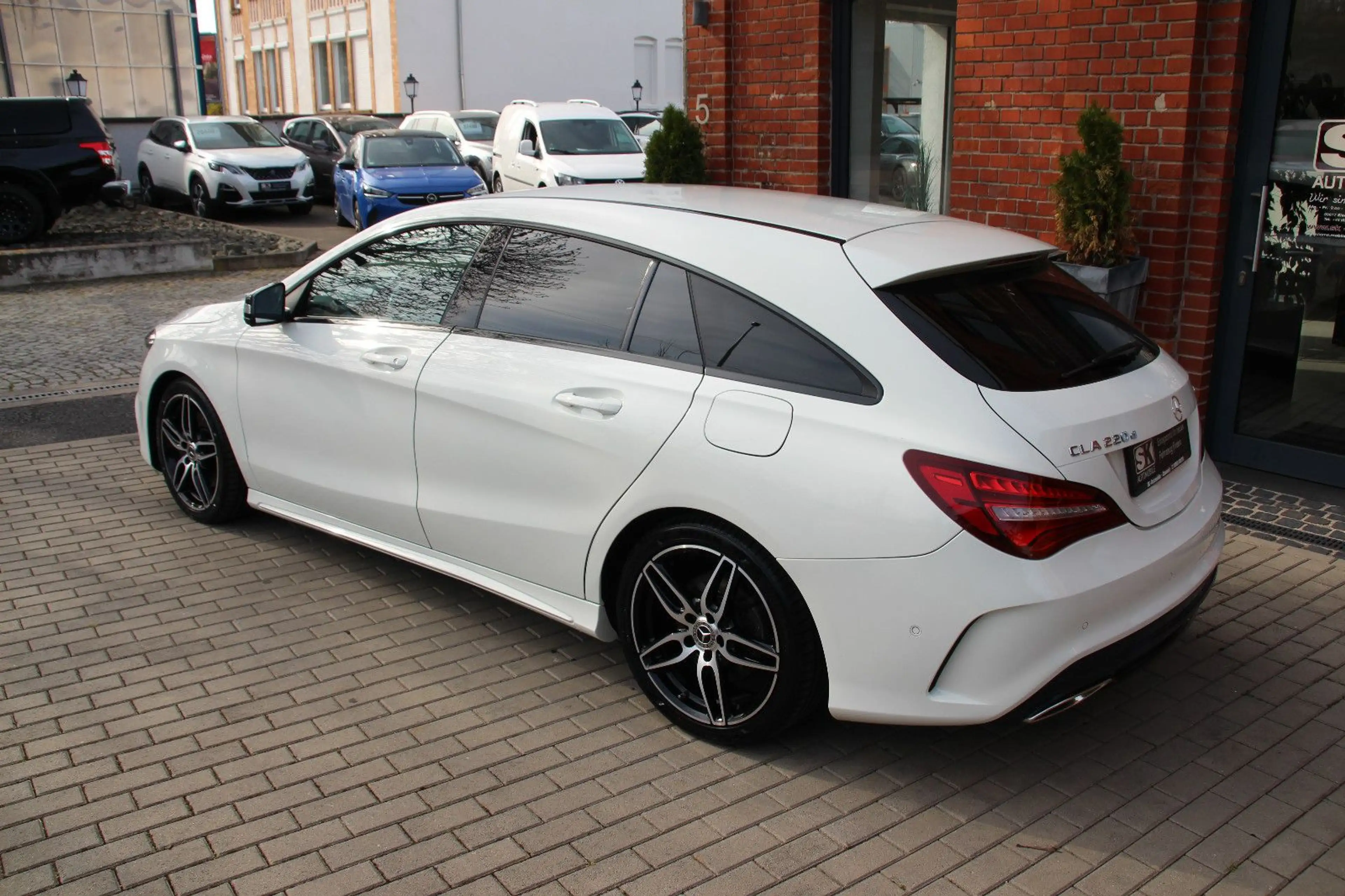 Mercedes-Benz CLA 220 Shooting Brake AMG-Line 4Matic — photo 8