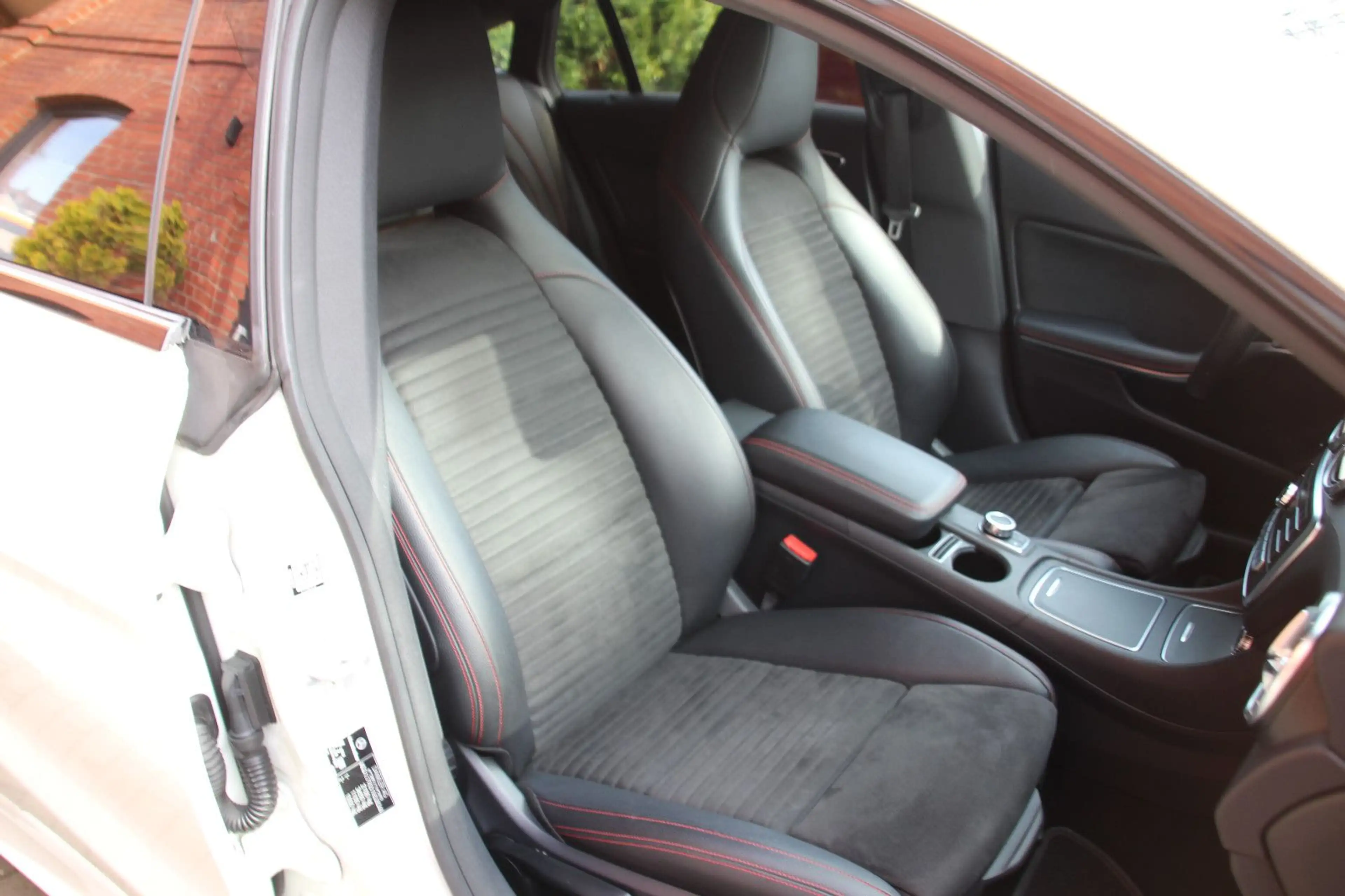 Mercedes-Benz CLA 220 Shooting Brake AMG-Line 4Matic — photo 9