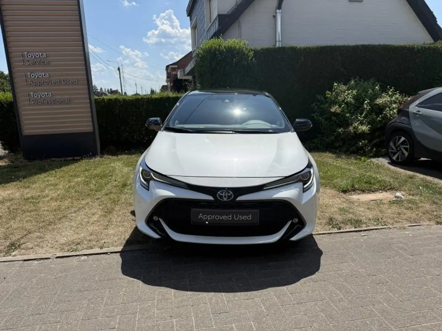 Toyota Corolla Style Wit - 2