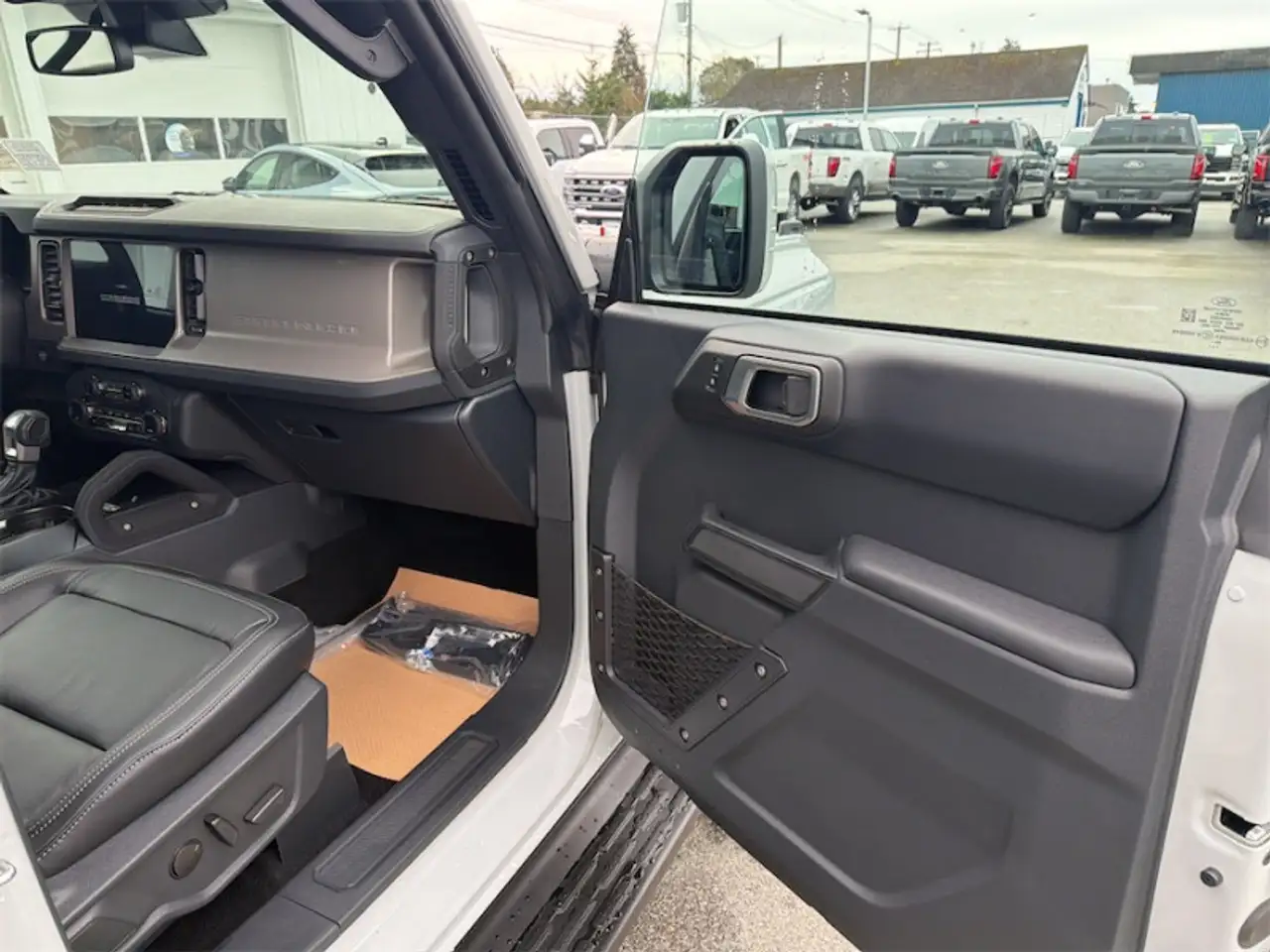 Ford Bronco снимка Ford Bronco