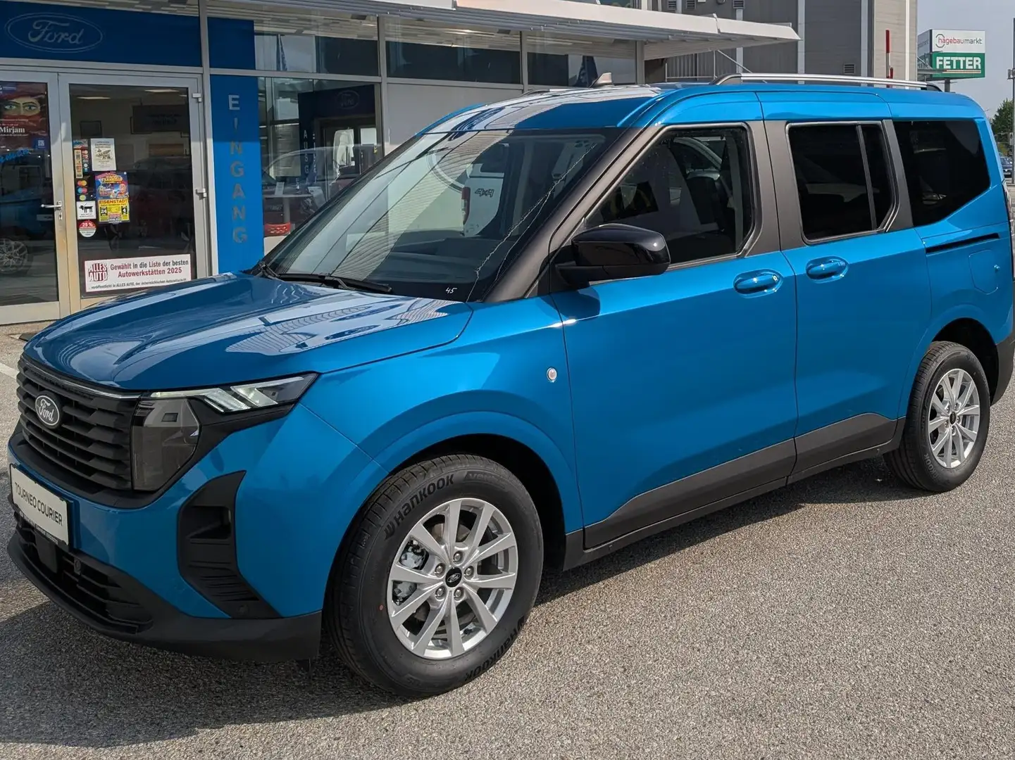 Ford Tourneo Courier Titanium Blau - 1