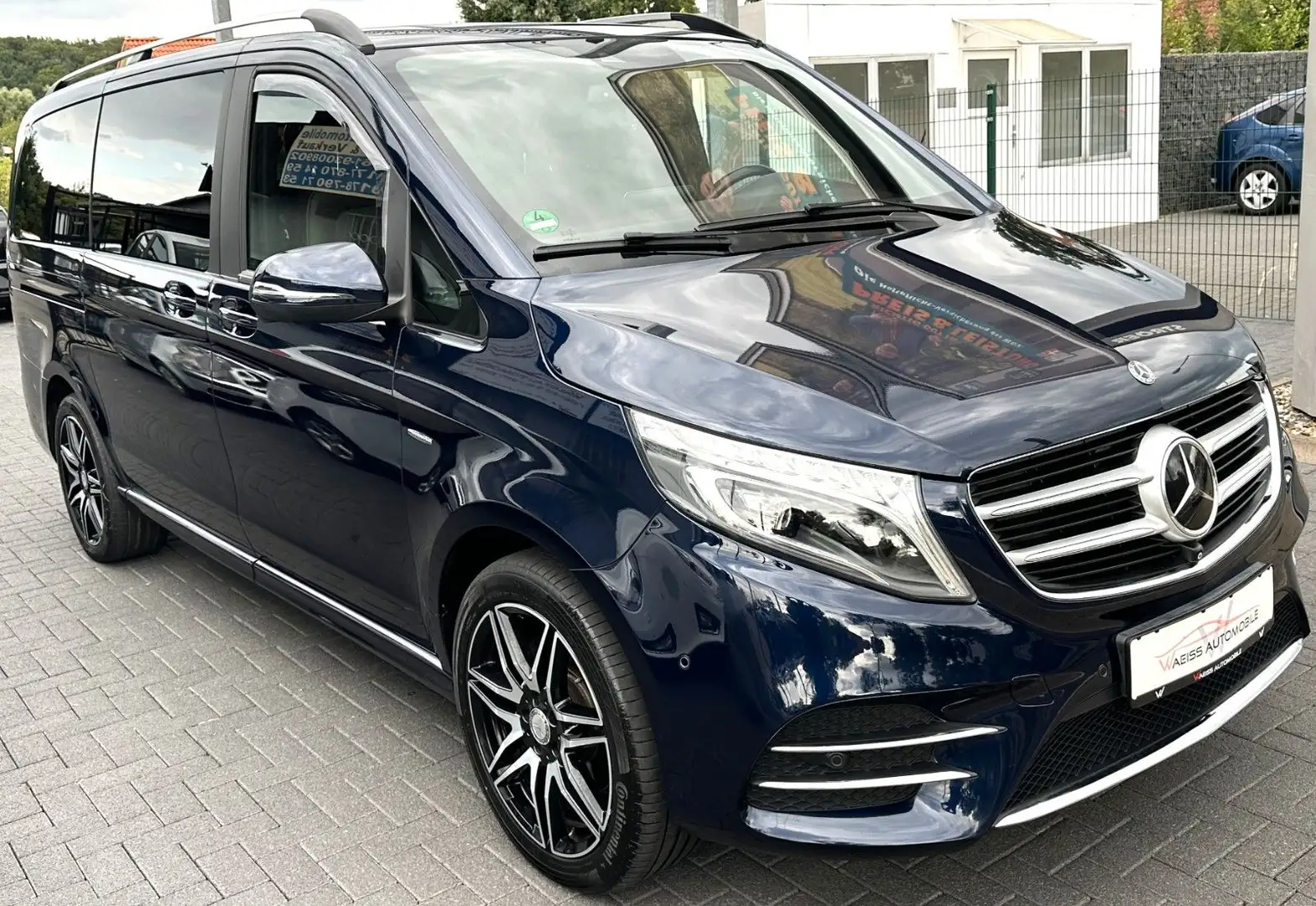 Mercedes-Benz V 250 d Avantgarde Edition AMG-Line 4Matic Blau - 1