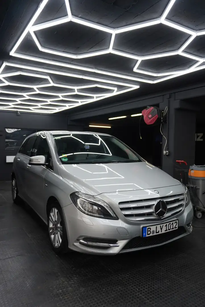 Mercedes-Benz B 200 (BlueEFFICIENCY) 7G-DCT SPORTSTOURER Argent - 1