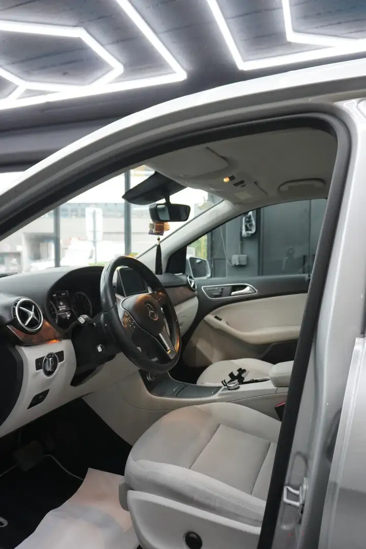 Mercedes-Benz B 200 (BlueEFFICIENCY) 7G-DCT SPORTSTOURER Argent - 2