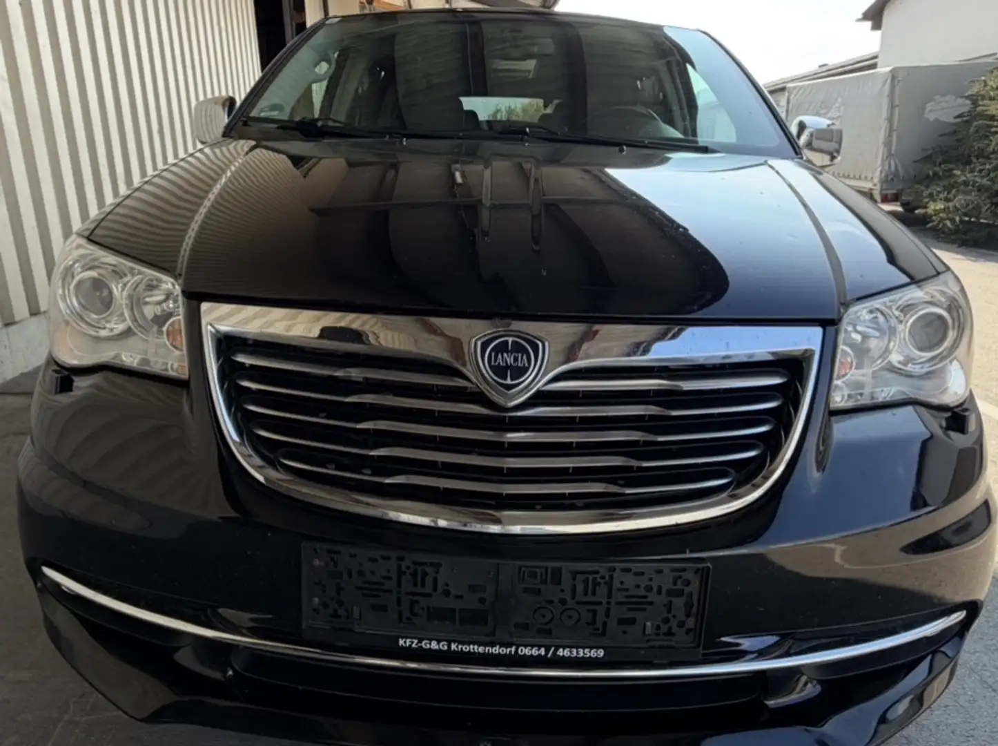 Lancia Voyager 2,8 CRD Platinum - 1