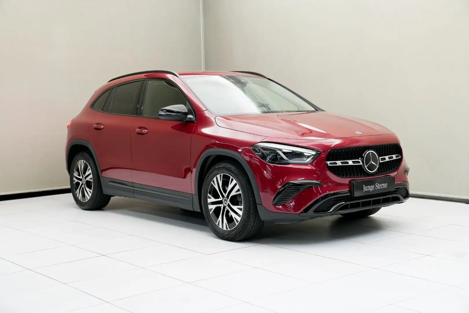 Mercedes-Benz GLA 180 Österreich-Edition Night KAM FLA el.Heck Rot - 2