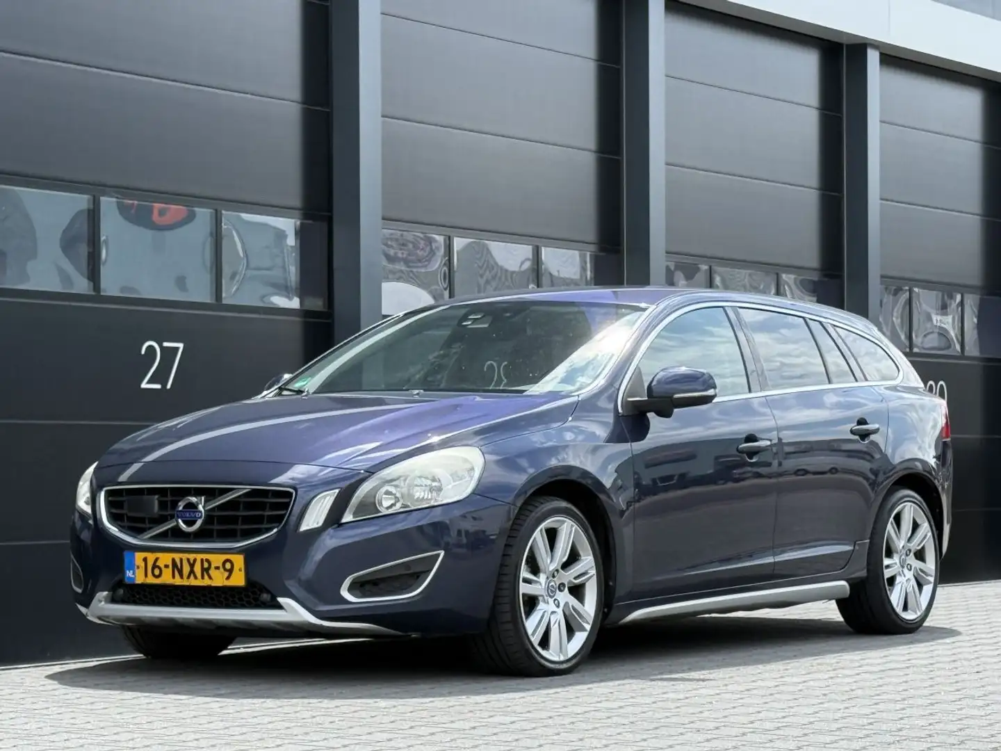 Volvo V60 V-60 2.0 D3 R-design Blauw - 1