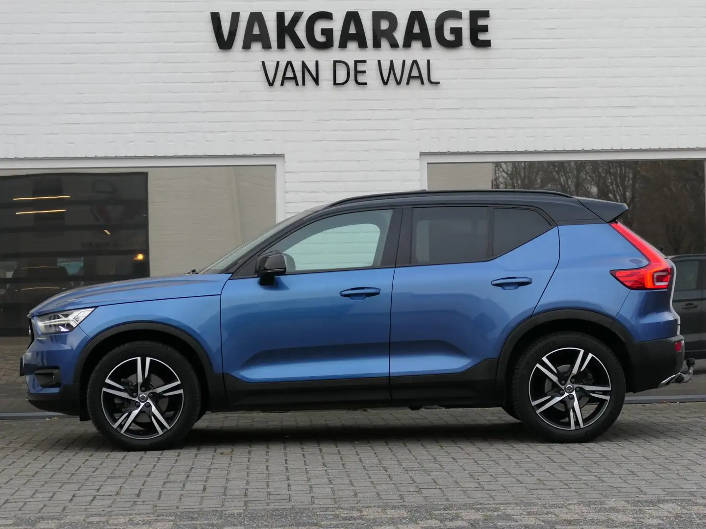 Volvo XC40 2.0 T5 AWD R-Design | Panoramadak | Harman/Kardon Blauw - 2