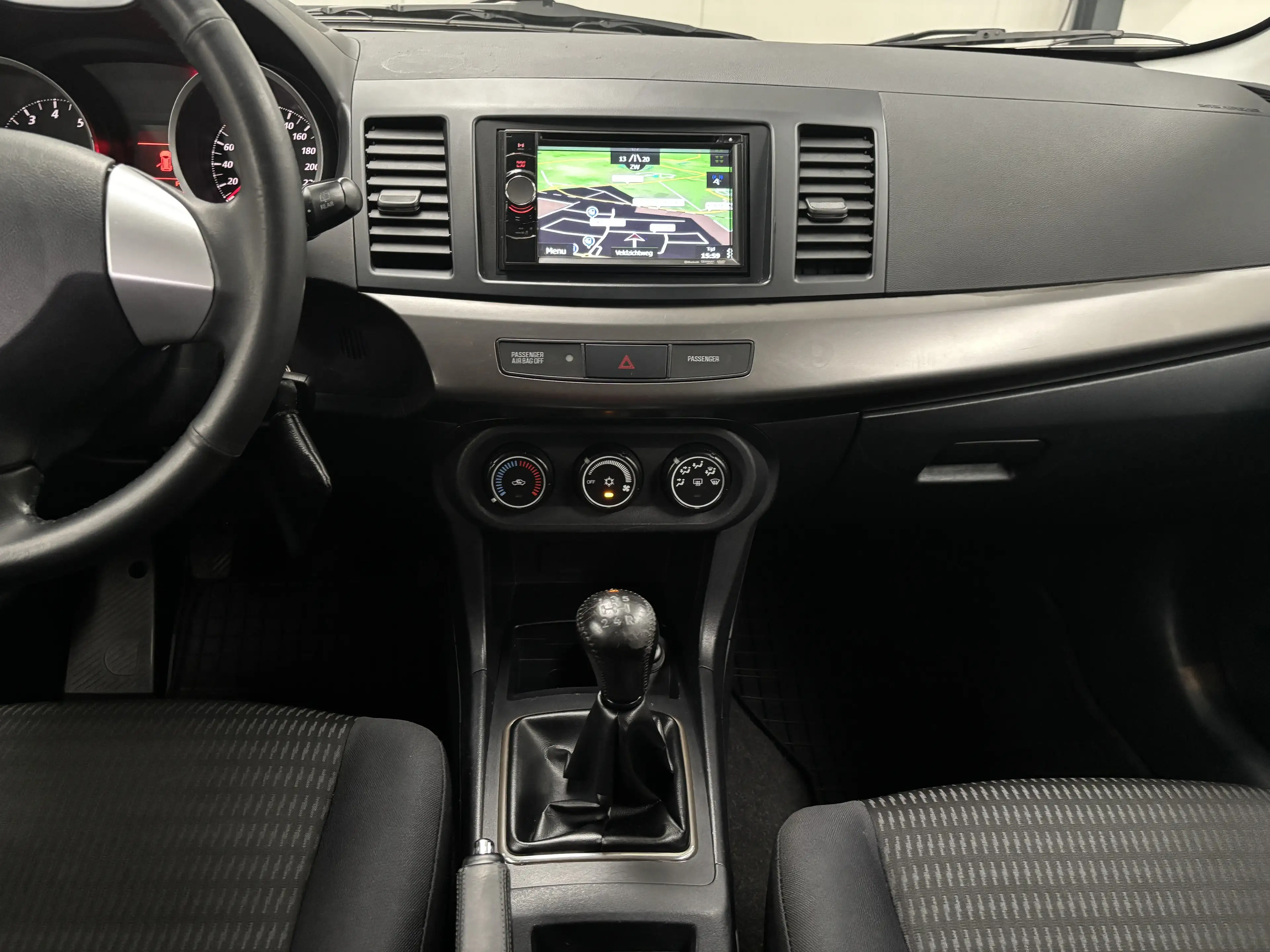 Mitsubishi Lancer Sportback 1.6 Edition One Volledig onderhouden | T — photo 31