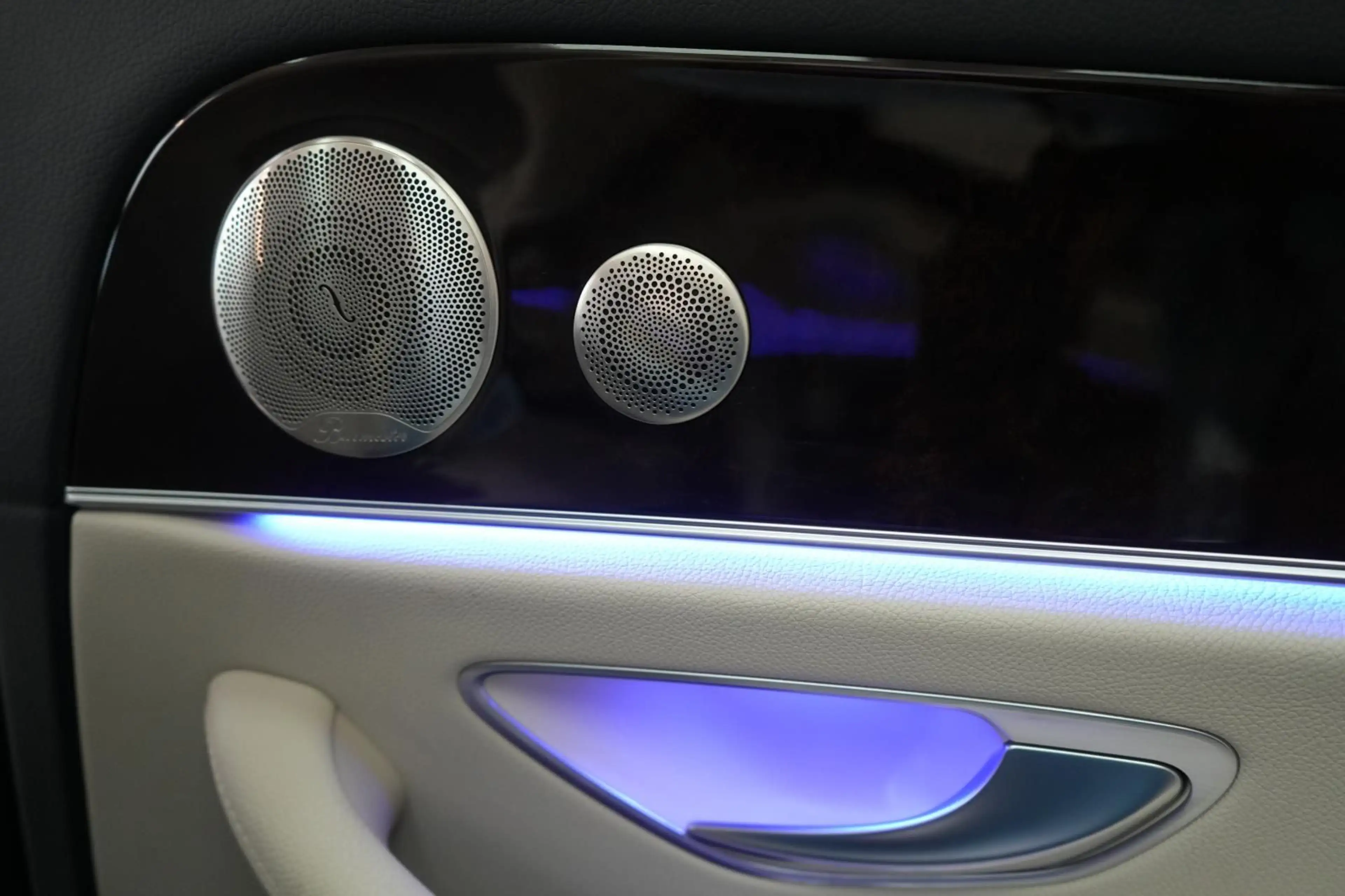 Mercedes-Benz E 300 e T 9G-Tronic Avantgarde — photo 14