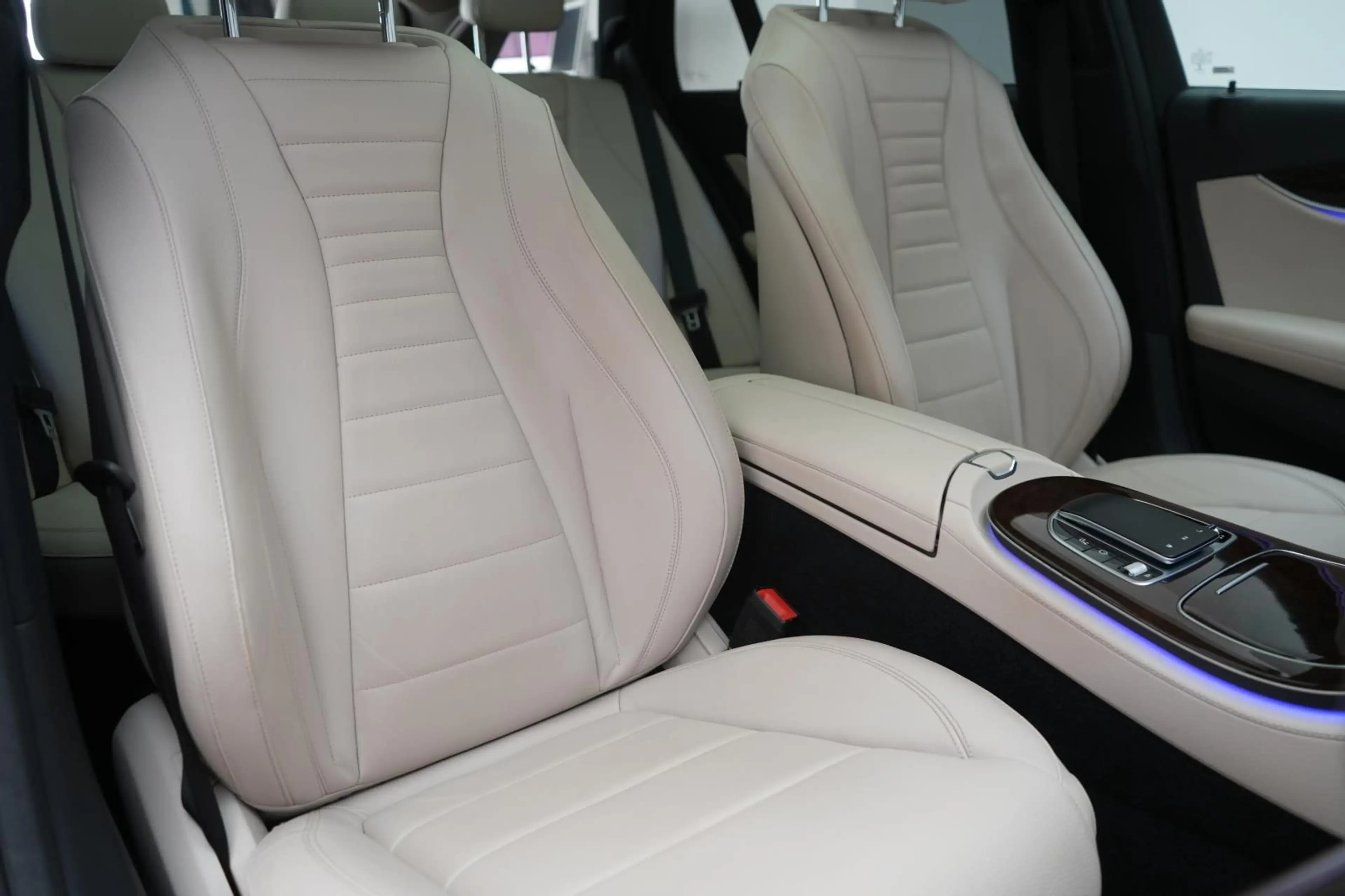 Mercedes-Benz E 300 e T 9G-Tronic Avantgarde — photo 9