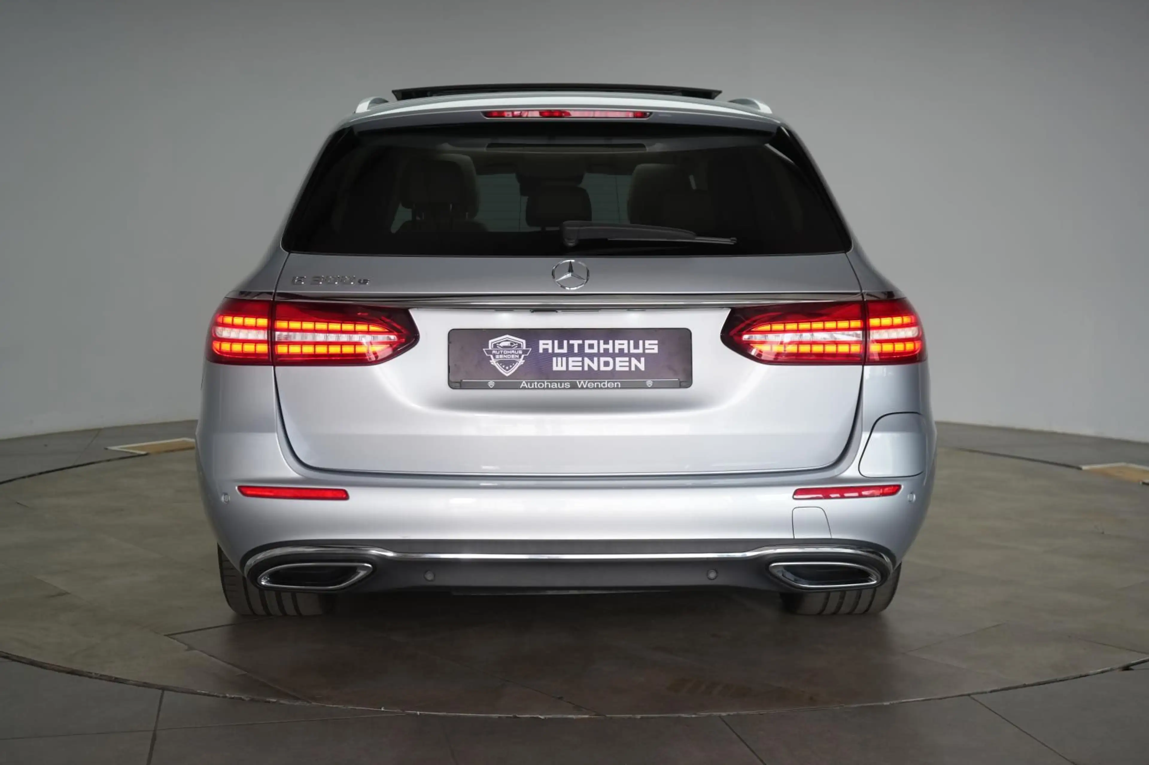 Mercedes-Benz E 300 e T 9G-Tronic Avantgarde — photo 5