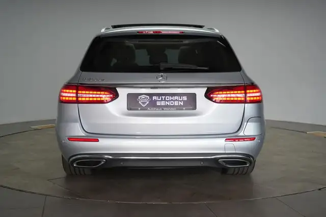 Mercedes-Benz E-Class view 5