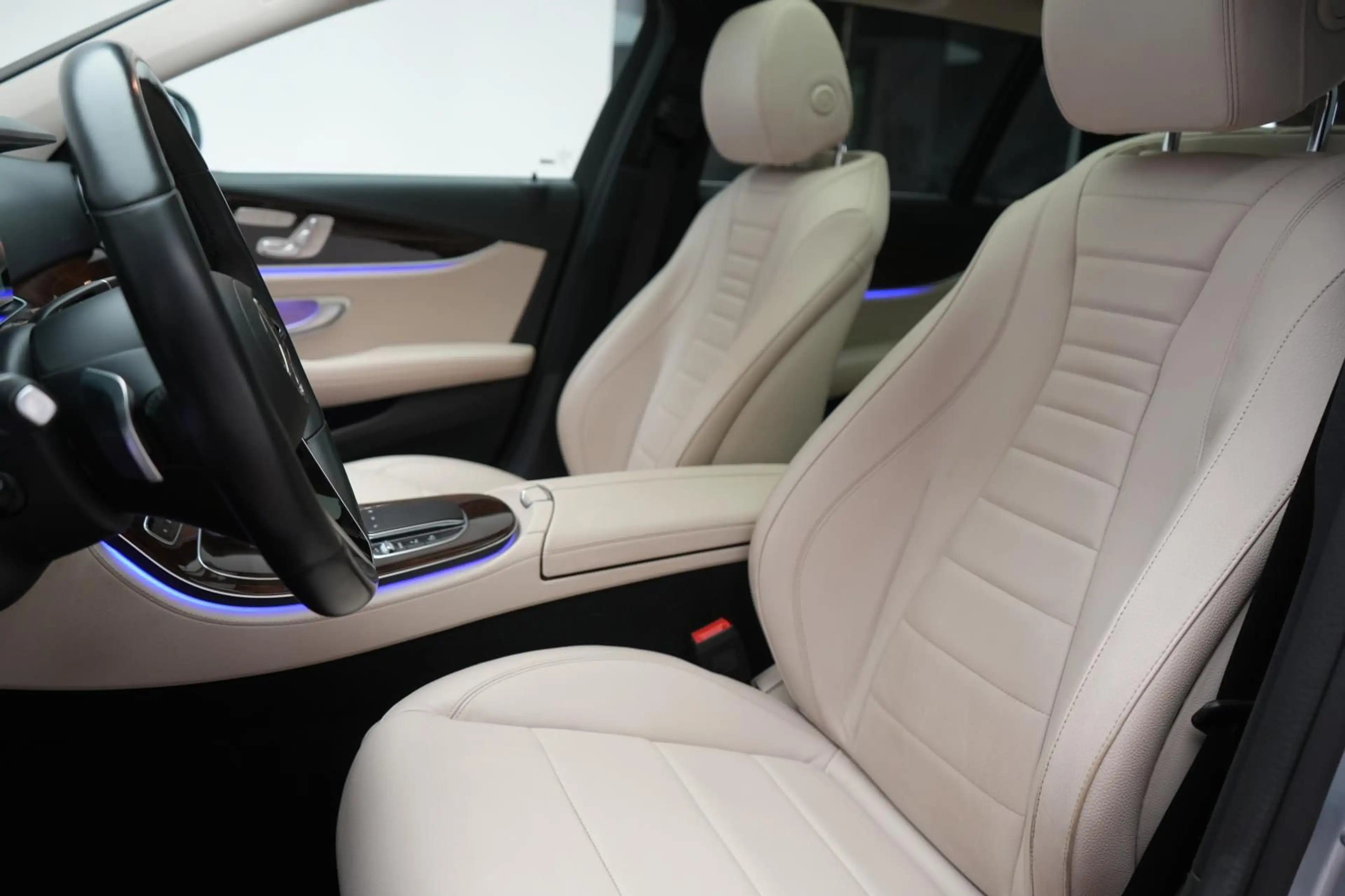 Mercedes-Benz E 300 e T 9G-Tronic Avantgarde — photo 15