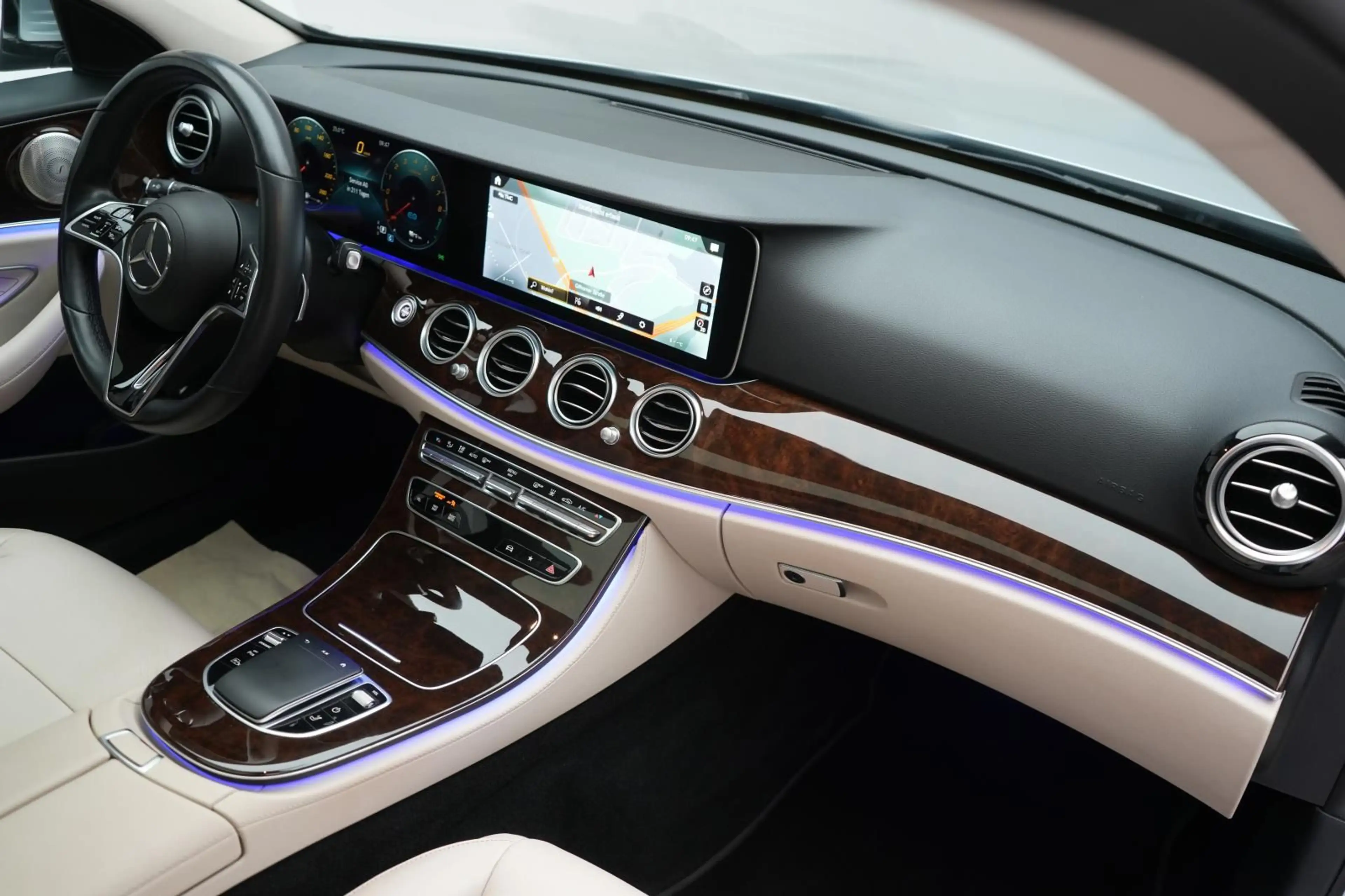 Mercedes-Benz E 300 e T 9G-Tronic Avantgarde — photo 8