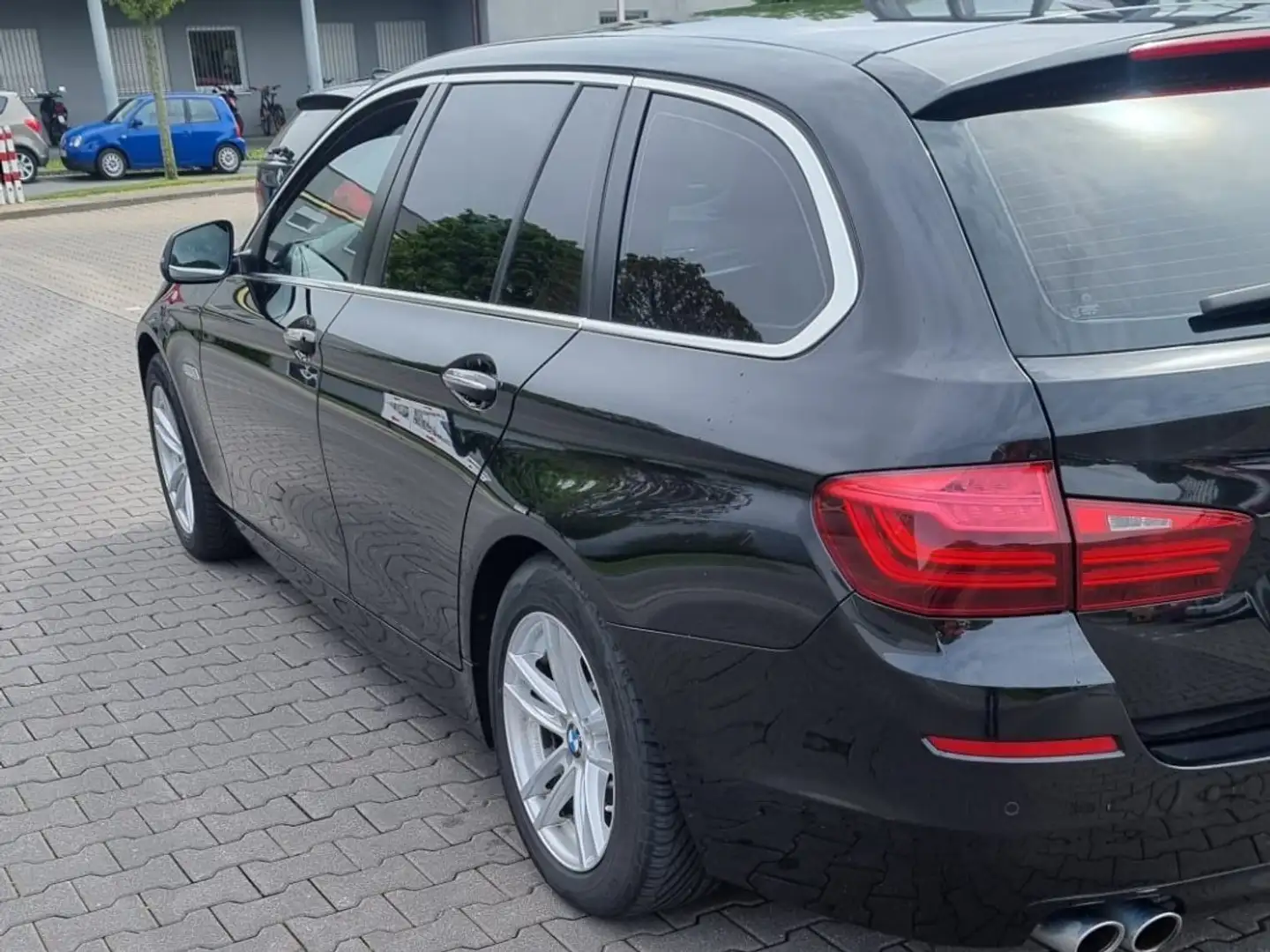 BMW 530 530d xDrive Schwarz - 2