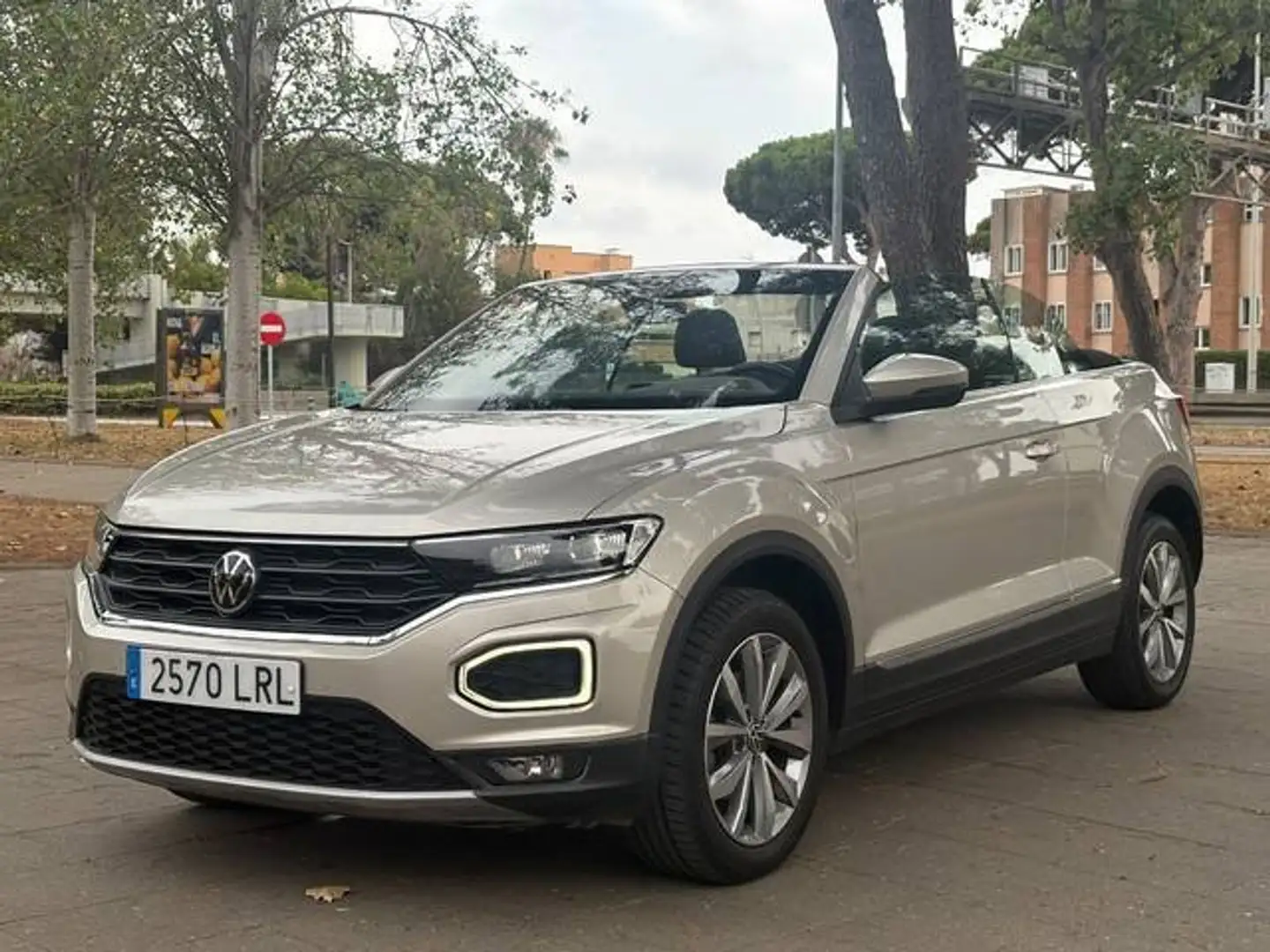 Volkswagen T-Roc Cabrio 1.5 TSI Style DSG7 Gris - 1