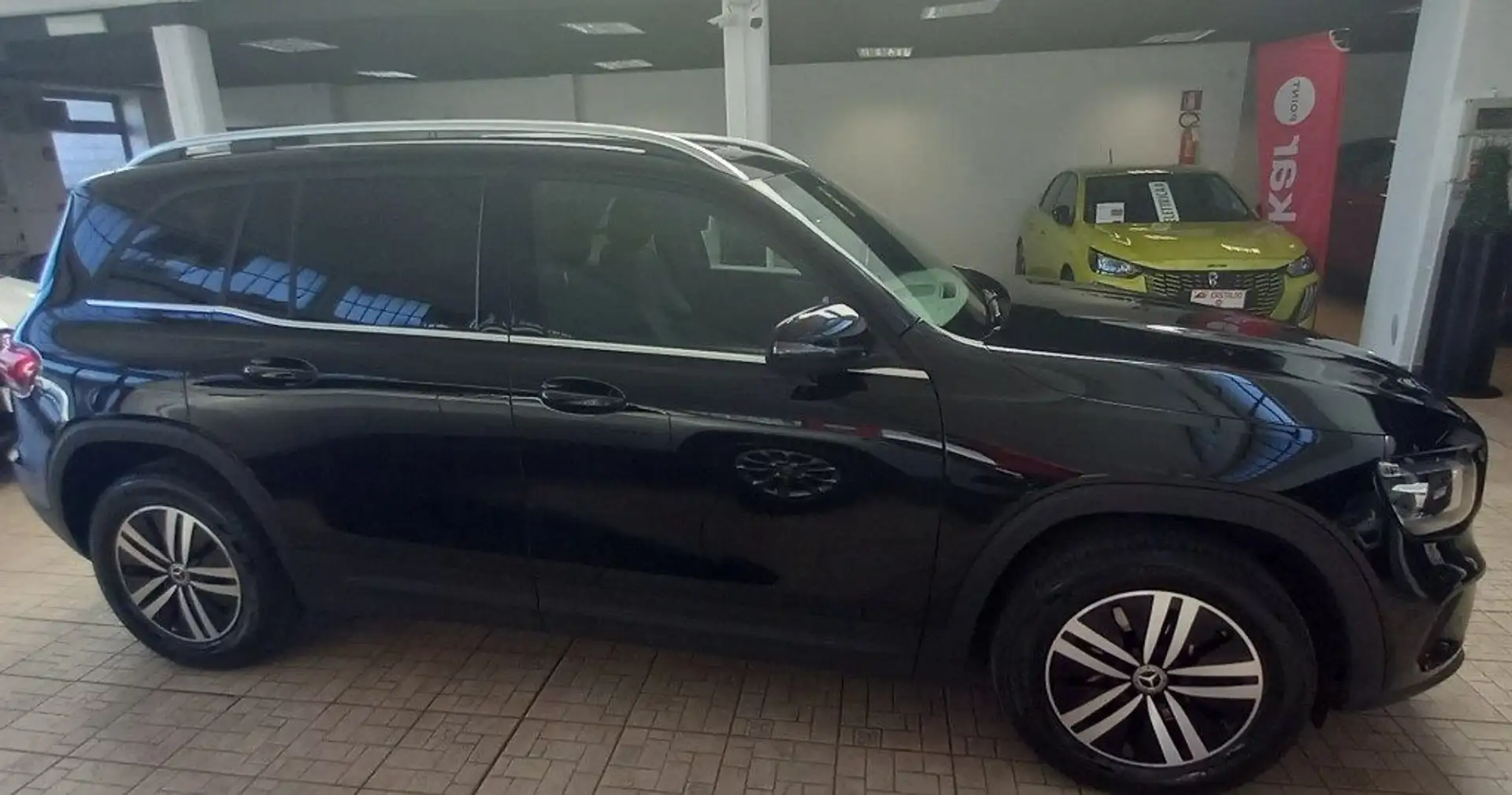 Mercedes-Benz GLB 200 d Automatic 4Matic Sport Fekete - 2