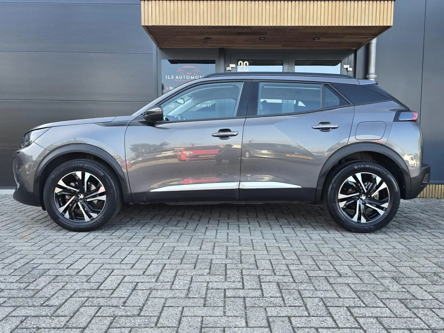 Peugeot 2008 1.2 PureTech Active automaat Grijs - 2