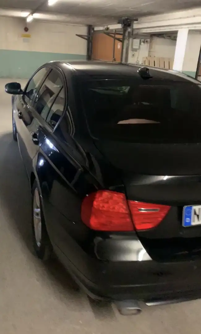 BMW 318 318d DPF Aut. Schwarz - 2
