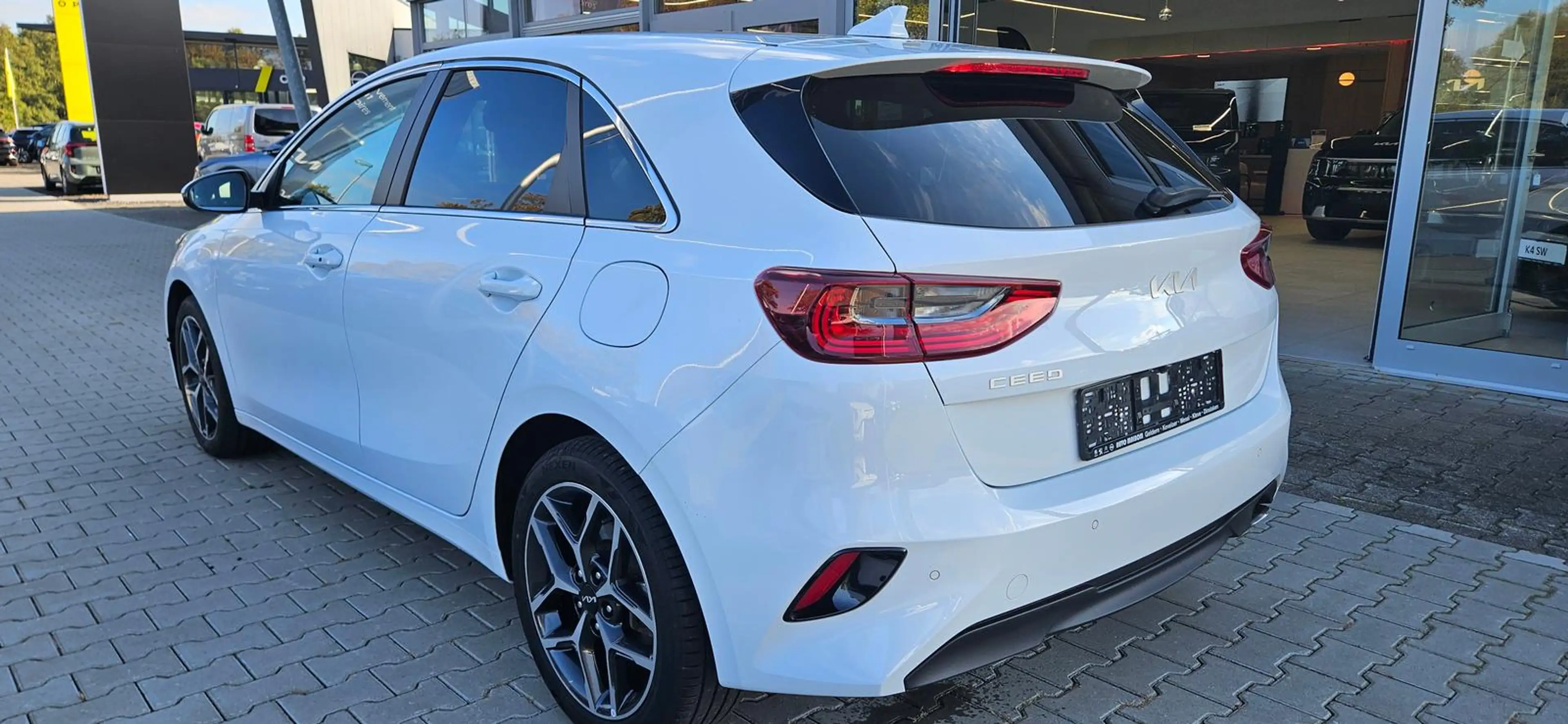 Kia Ceed / cee'd Ultimate Edition NAVI KAMERA SHZ LHZ — photo 8