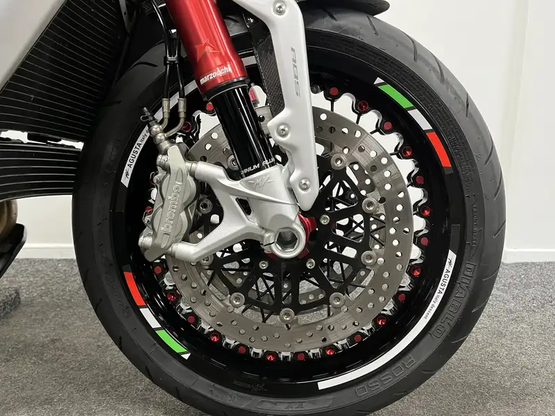 MV Agusta Brutale 800 - foto 6
