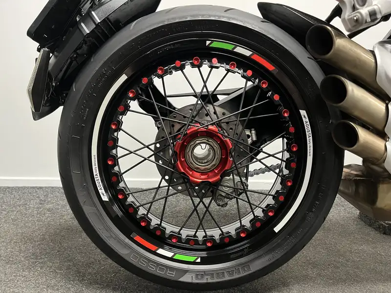 MV Agusta Brutale 800 - foto 8