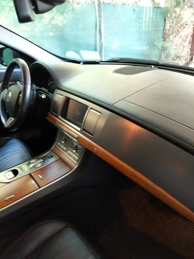 Jaguar XF XF 3.0d V6 Luxury auto Nero - 2