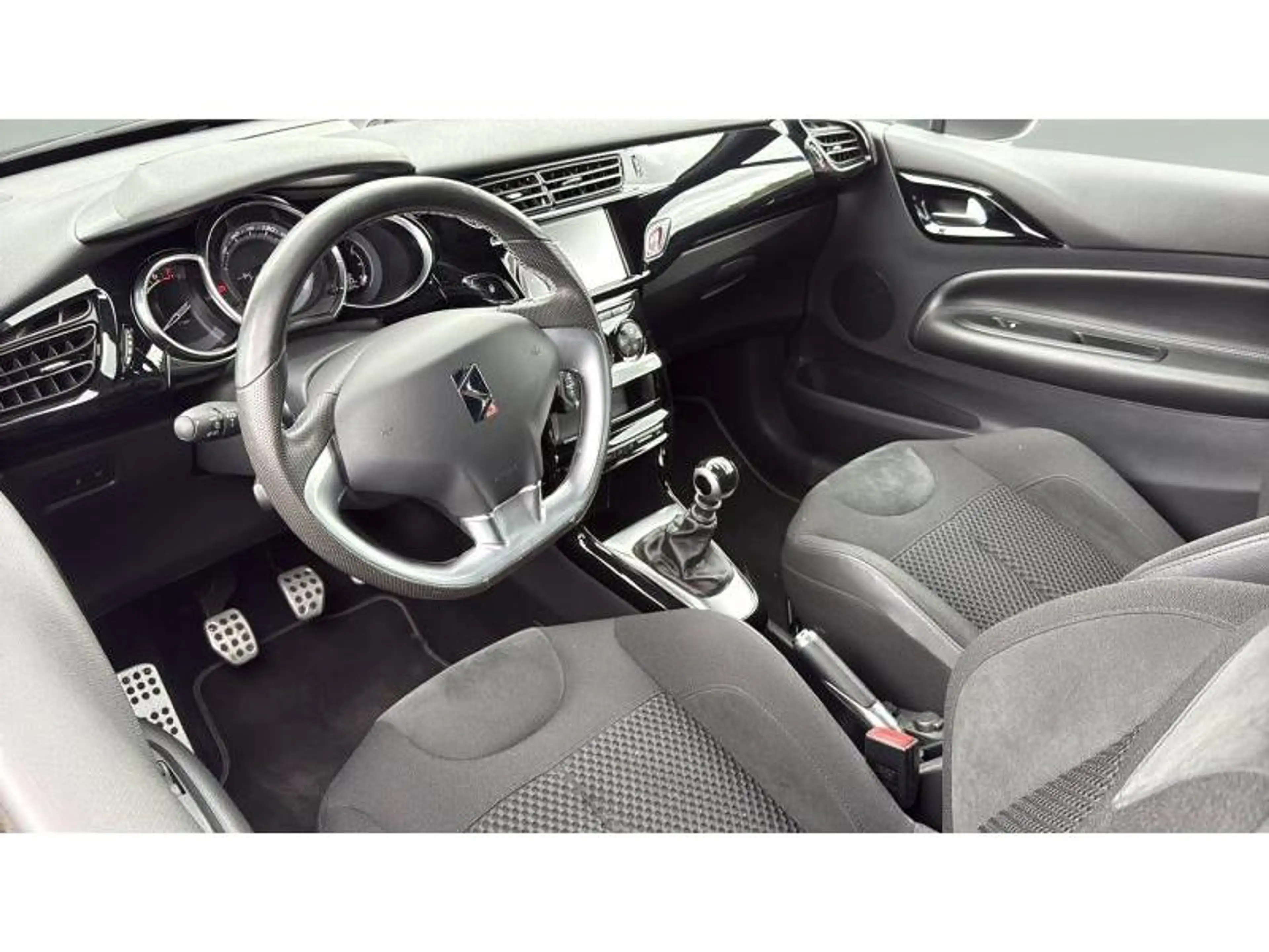 DS Automobiles DS 3 DS 3 1.2 PureTech Sport Chic S — photo 10