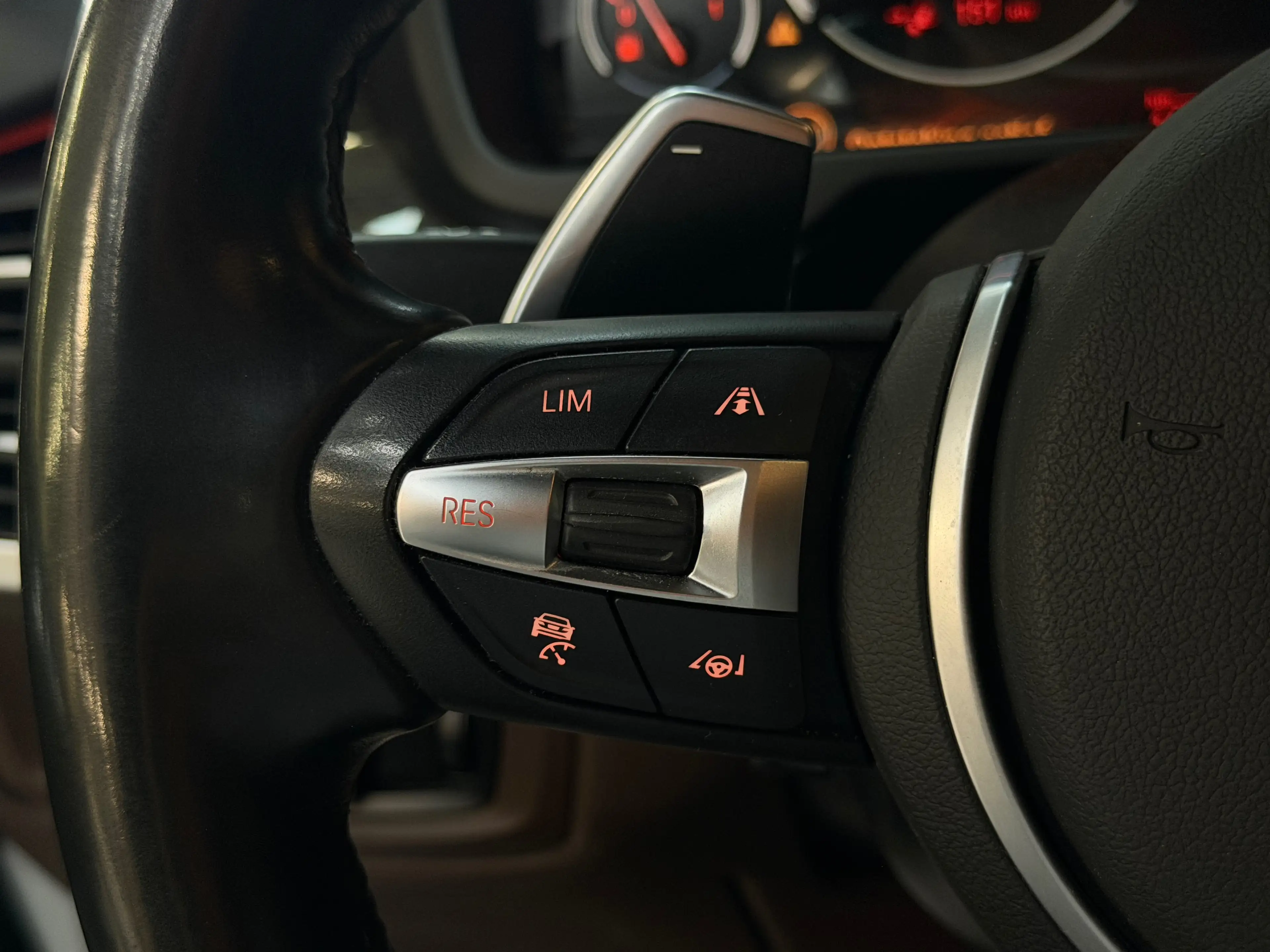 BMW X5 xDrive 40e • M-Pack • Performance Styling • Full Option — photo 14
