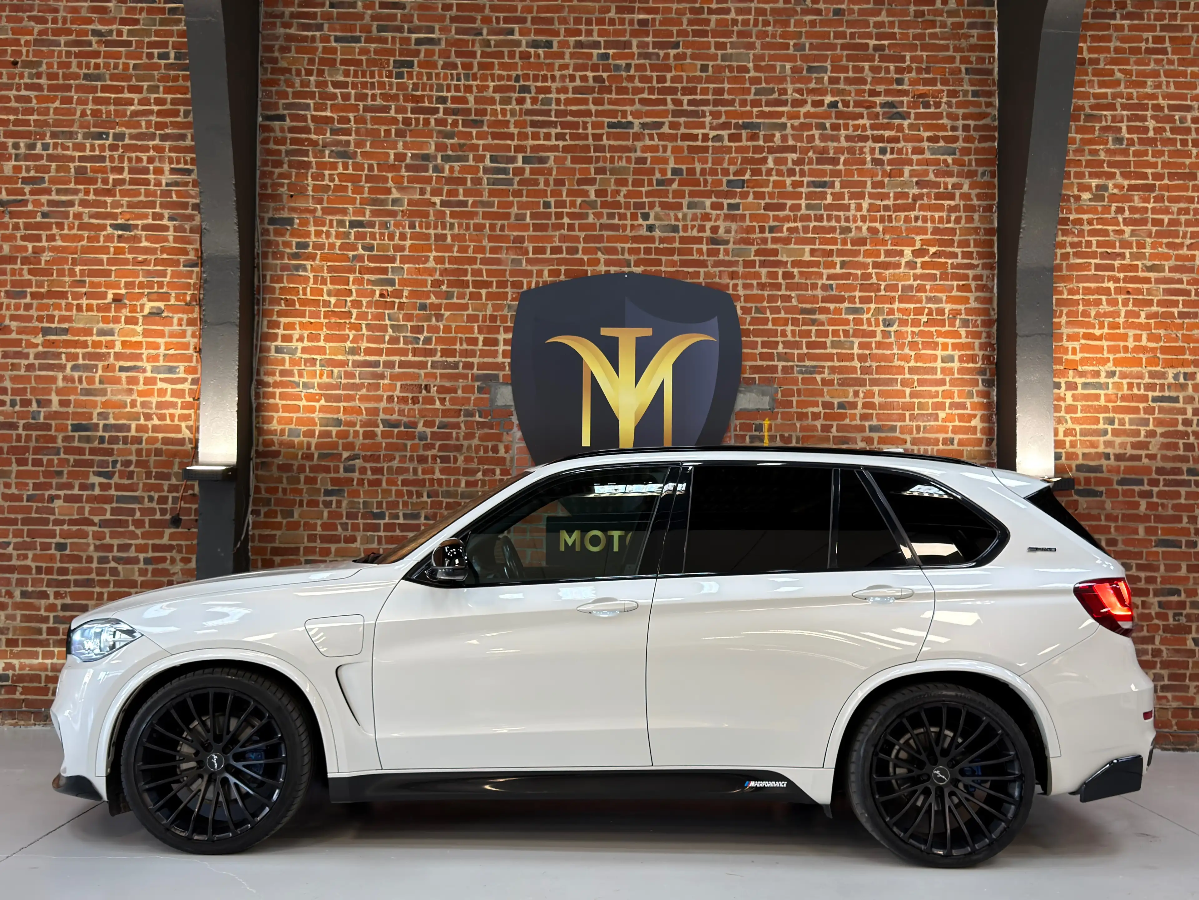 BMW X5 xDrive 40e • M-Pack • Performance Styling • Full Option — photo 3