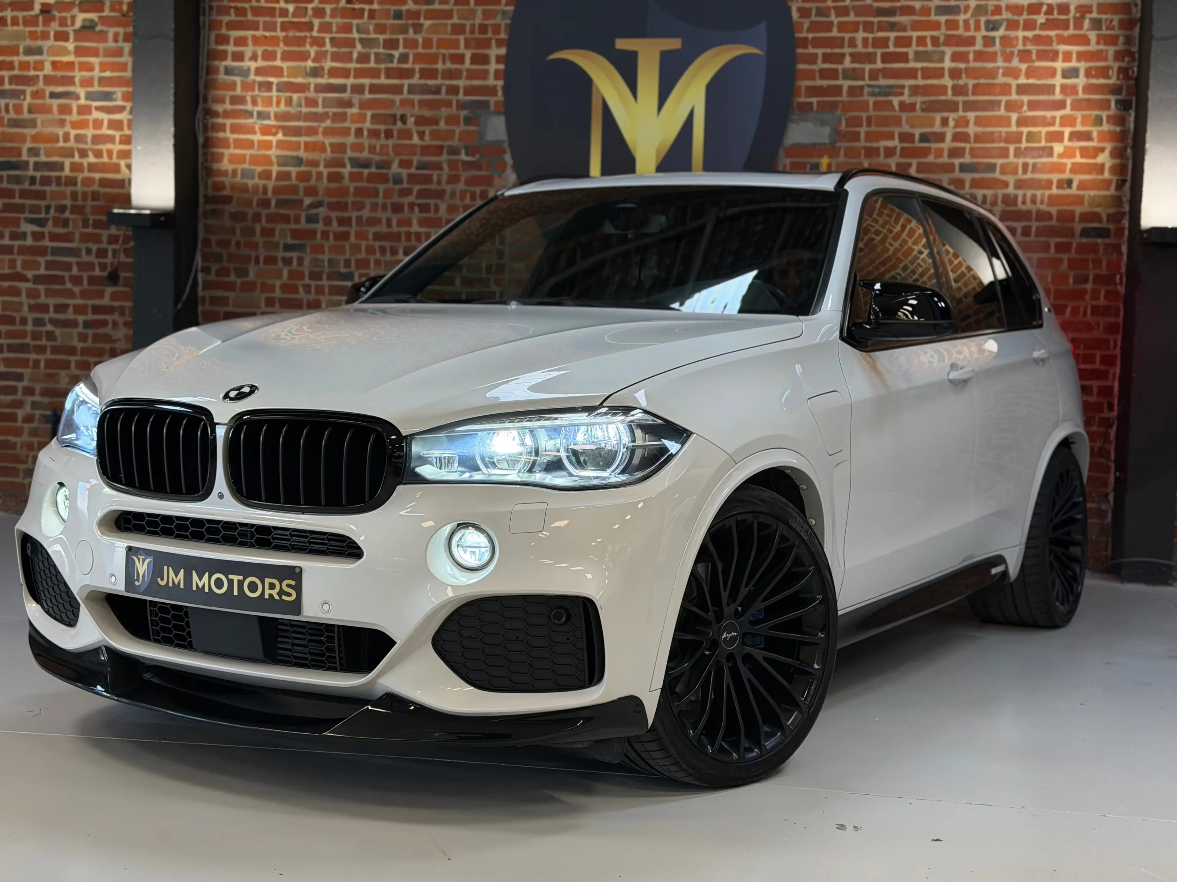 BMW X5 xDrive 40e • M-Pack • Performance Styling • Full Option