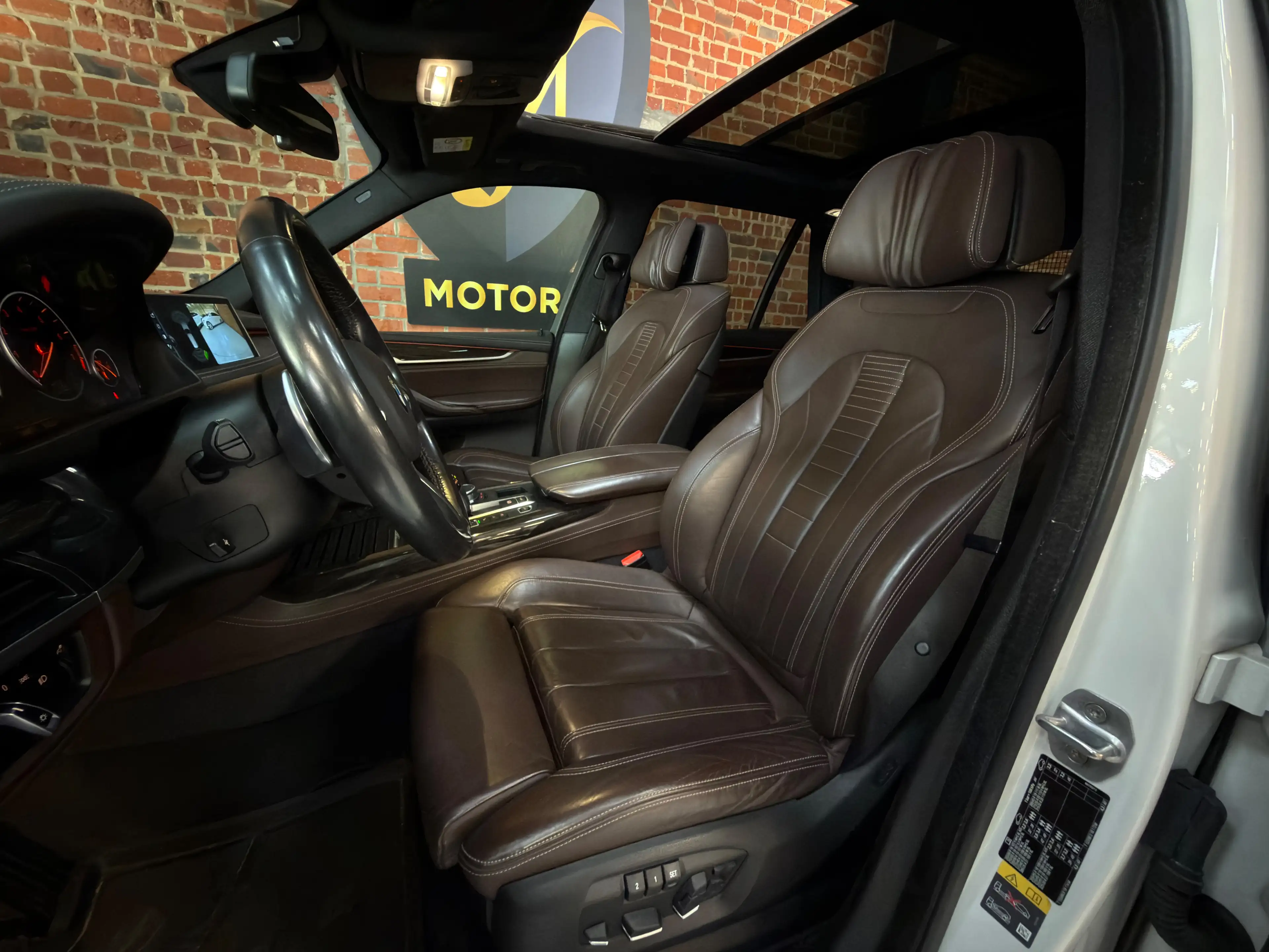 BMW X5 xDrive 40e • M-Pack • Performance Styling • Full Option — photo 7