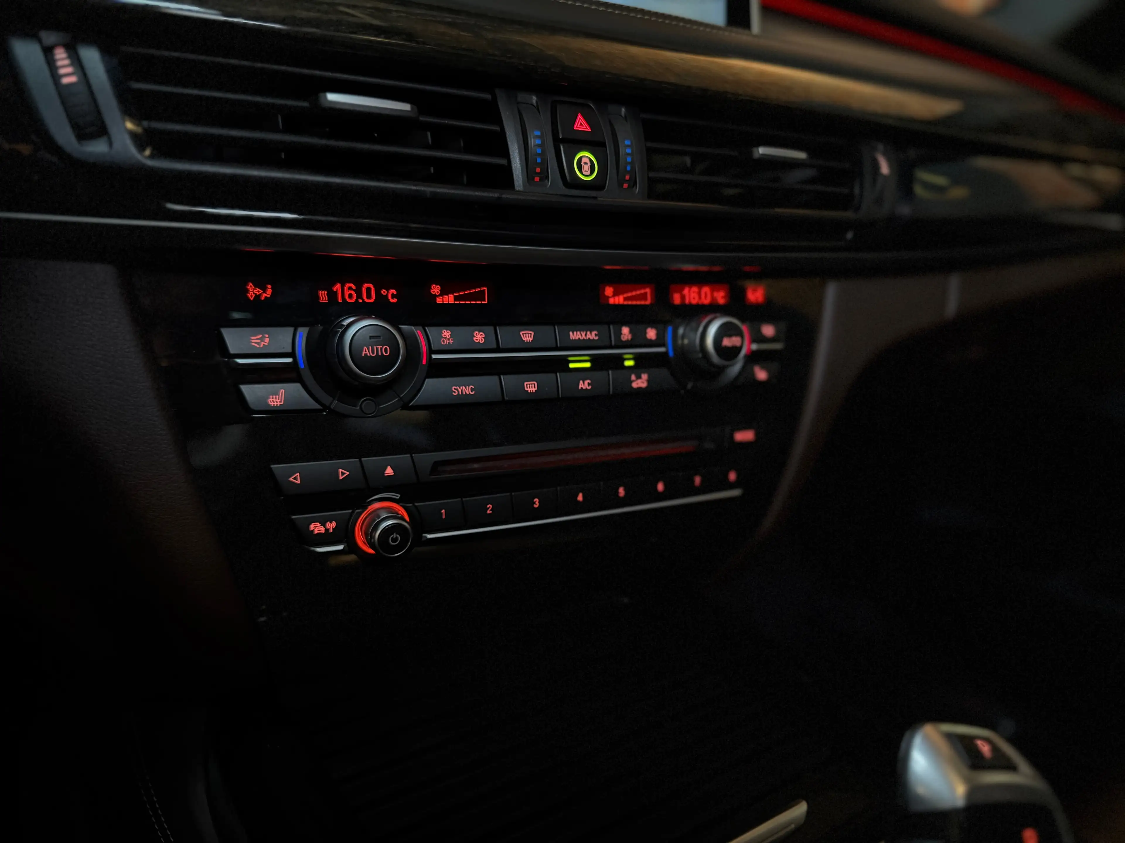 BMW X5 xDrive 40e • M-Pack • Performance Styling • Full Option — photo 12