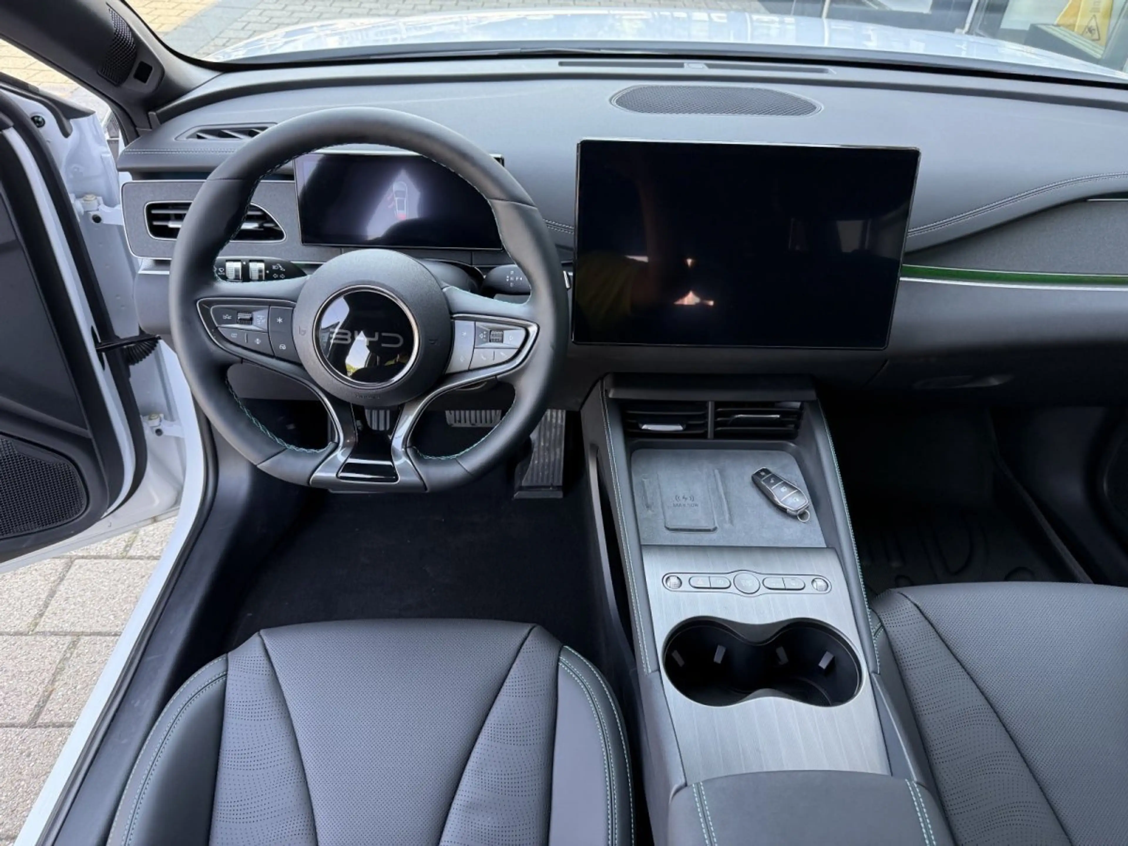 BYD Seal 6 DM-I Touring Comfort *Privacy*Pano*Leder*360Grad* — photo 12