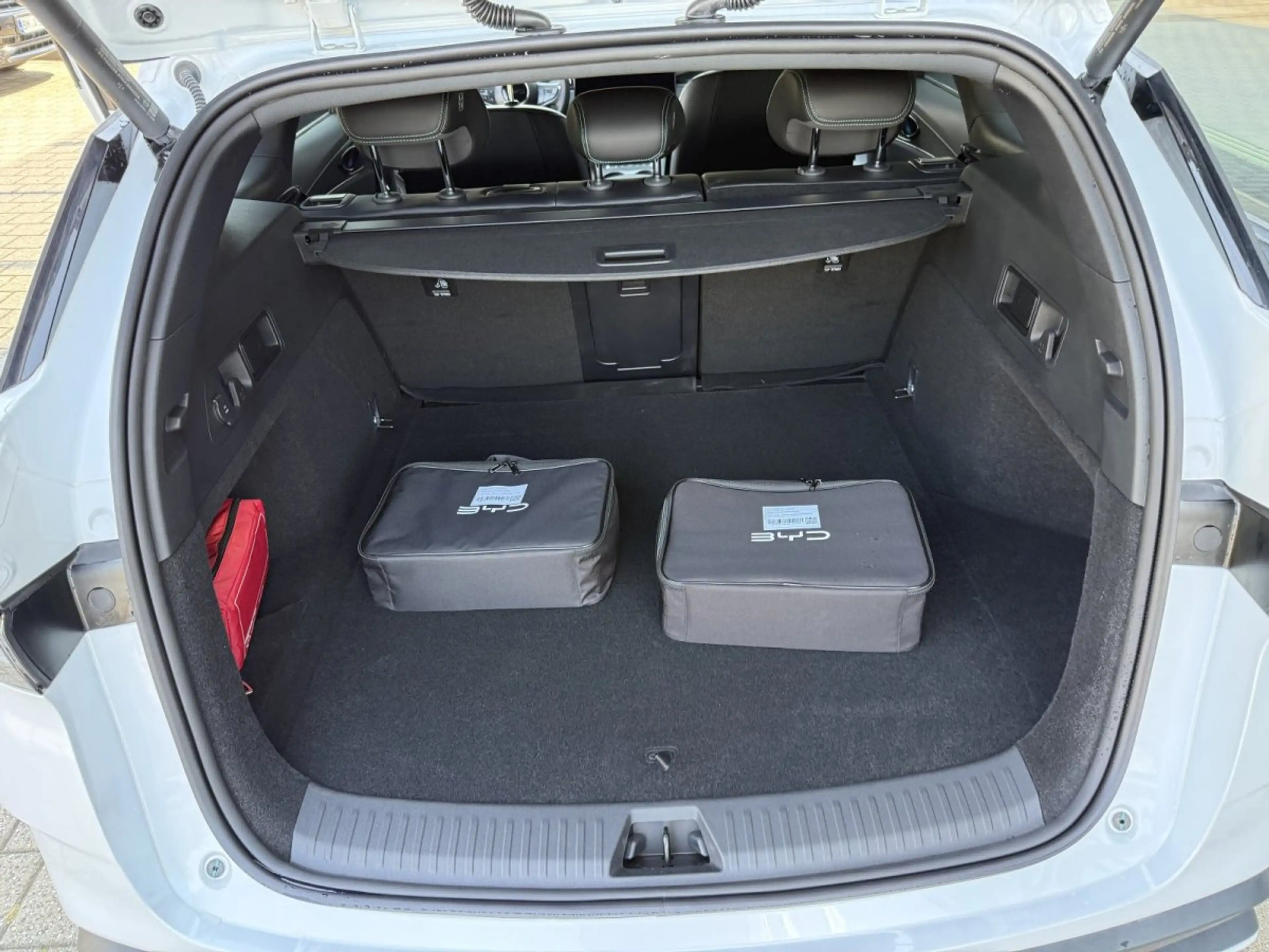 BYD Seal 6 DM-I Touring Comfort *Privacy*Pano*Leder*360Grad* — photo 10