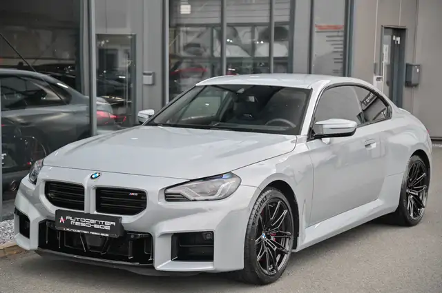 BMW M2 view 3