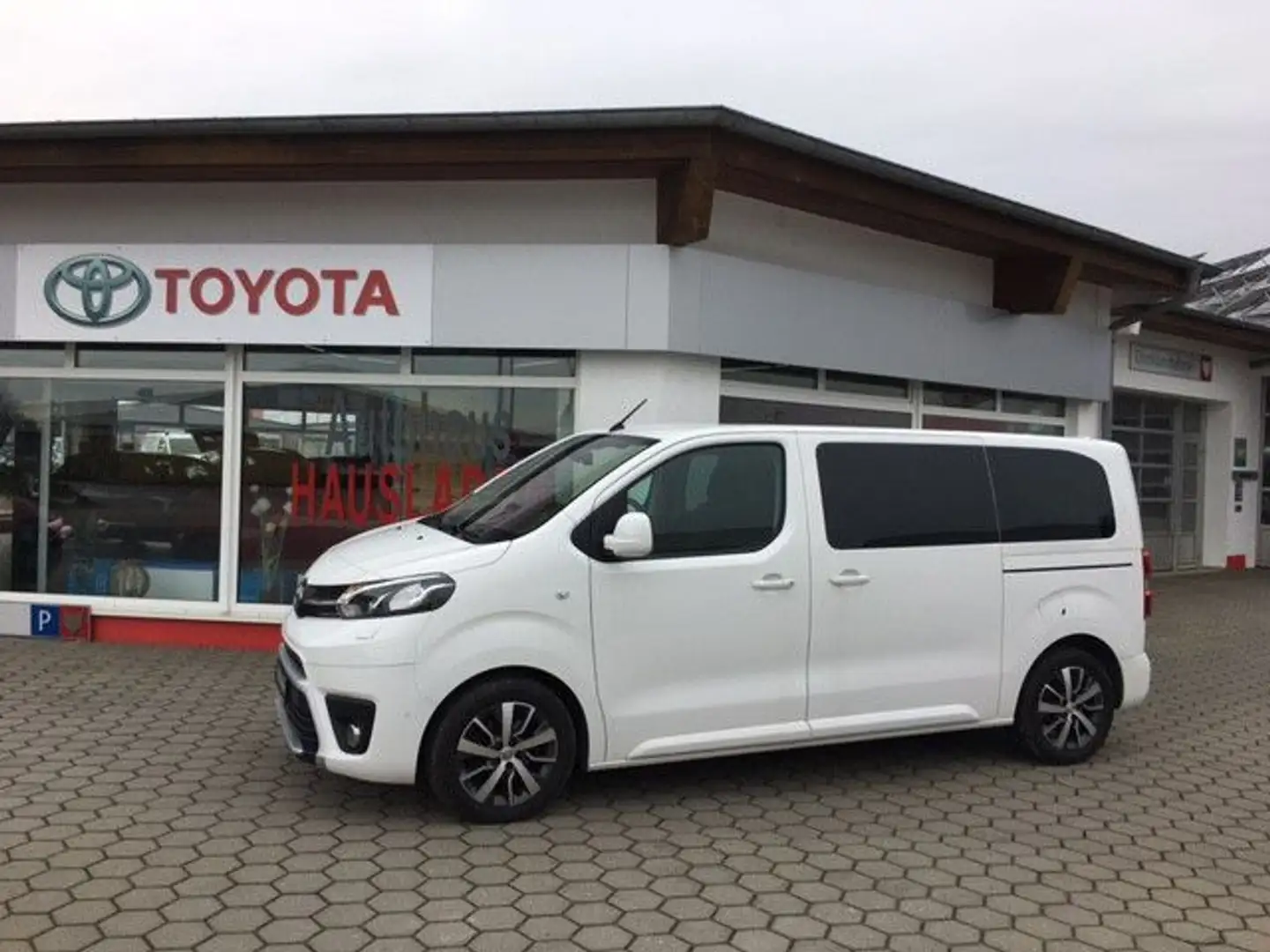 Toyota Proace Verso 2,0-D  Shuttle Comfort Automatik L1 Wit - 1